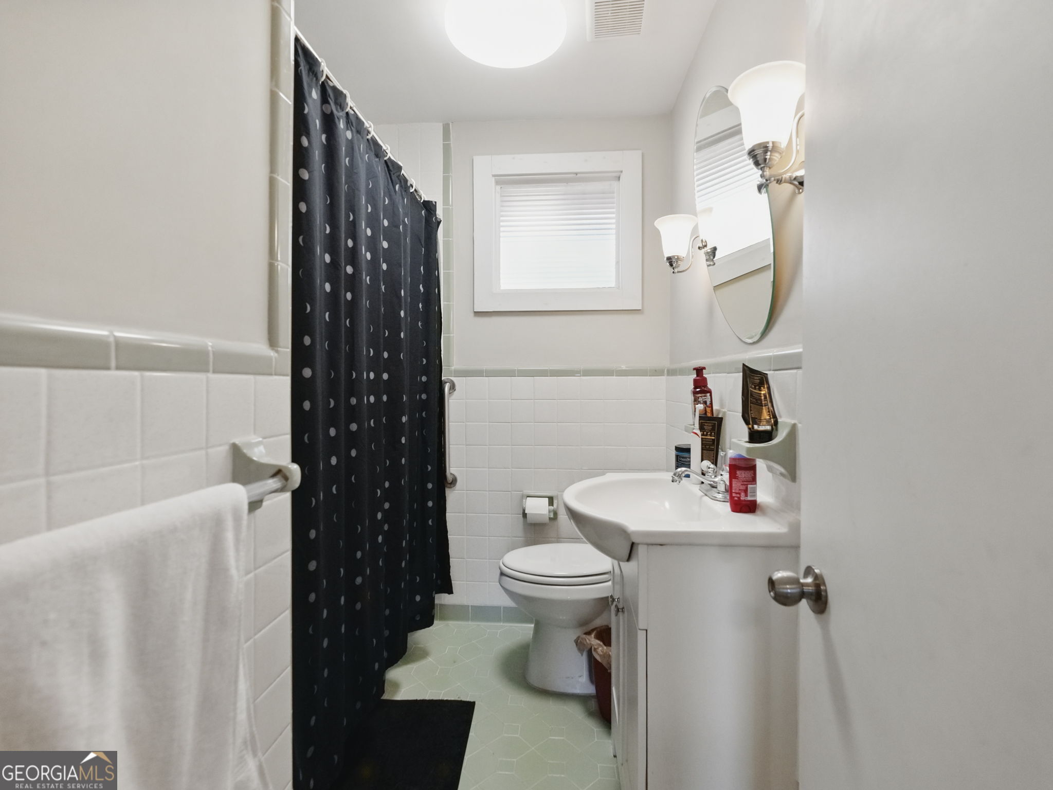 2093 Beverly Road Property Photo 11