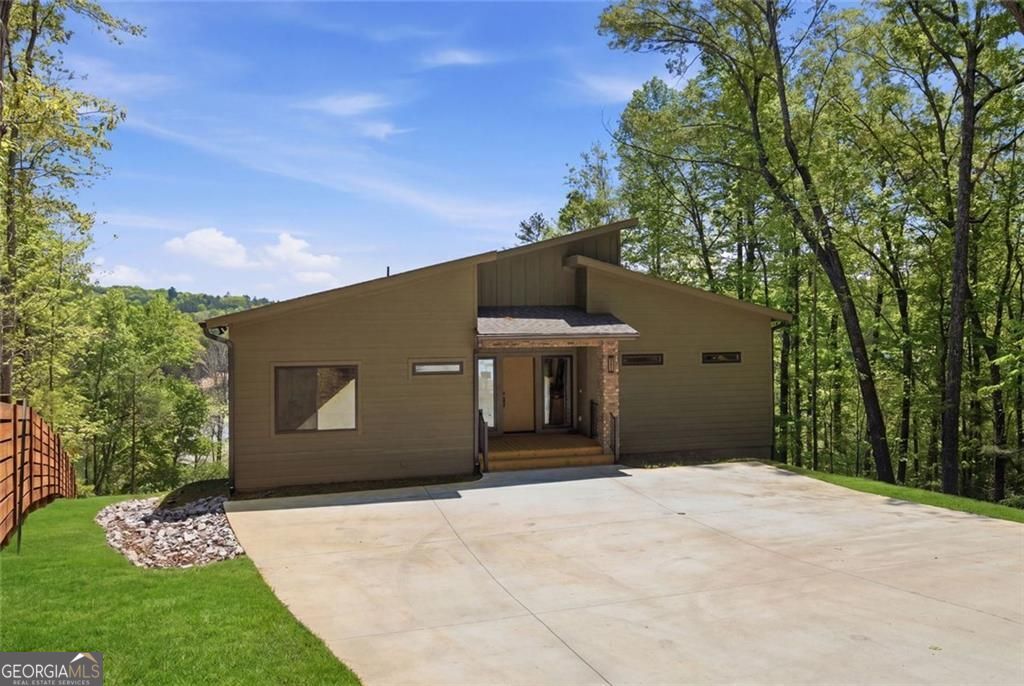 11 Falcon Drive Property Photo 8