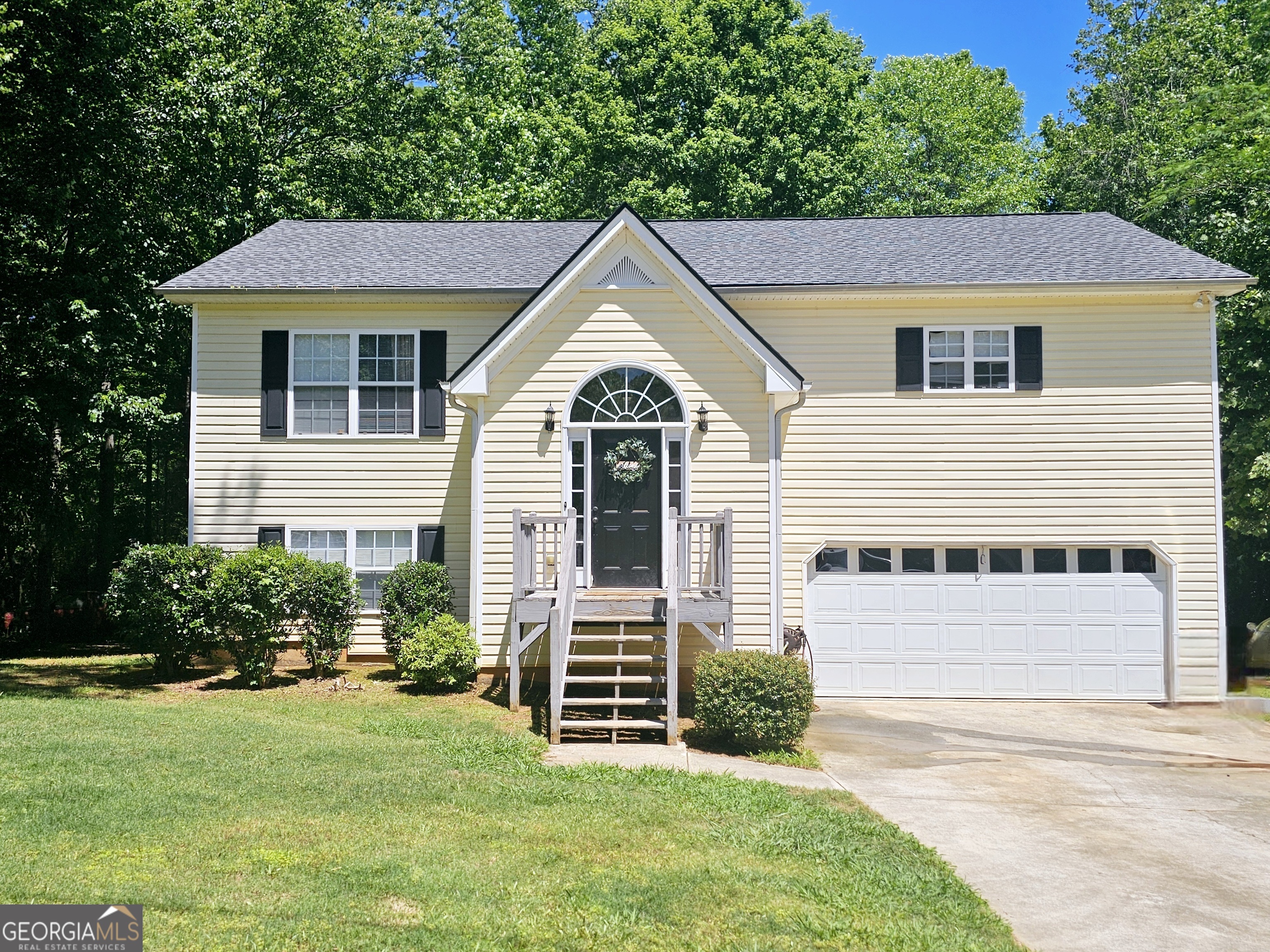 252 Emerald Pointe Drive Property Photo 1