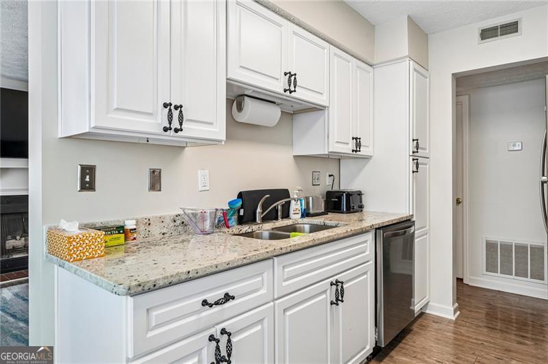 1212 Glenleaf Drive Property Photo 10