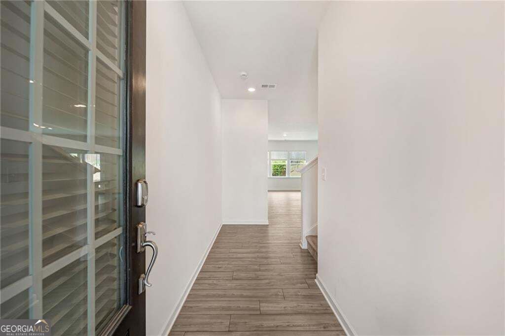 649 Isom Walk Property Photo 3
