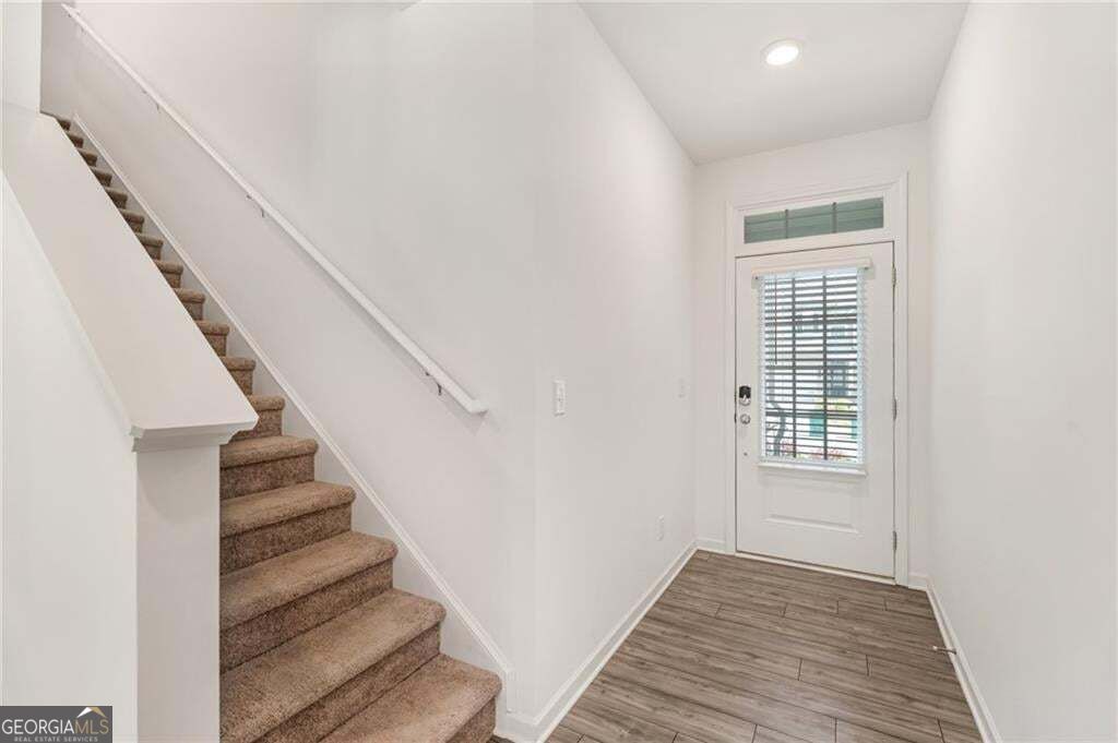 649 Isom Walk Property Photo 4