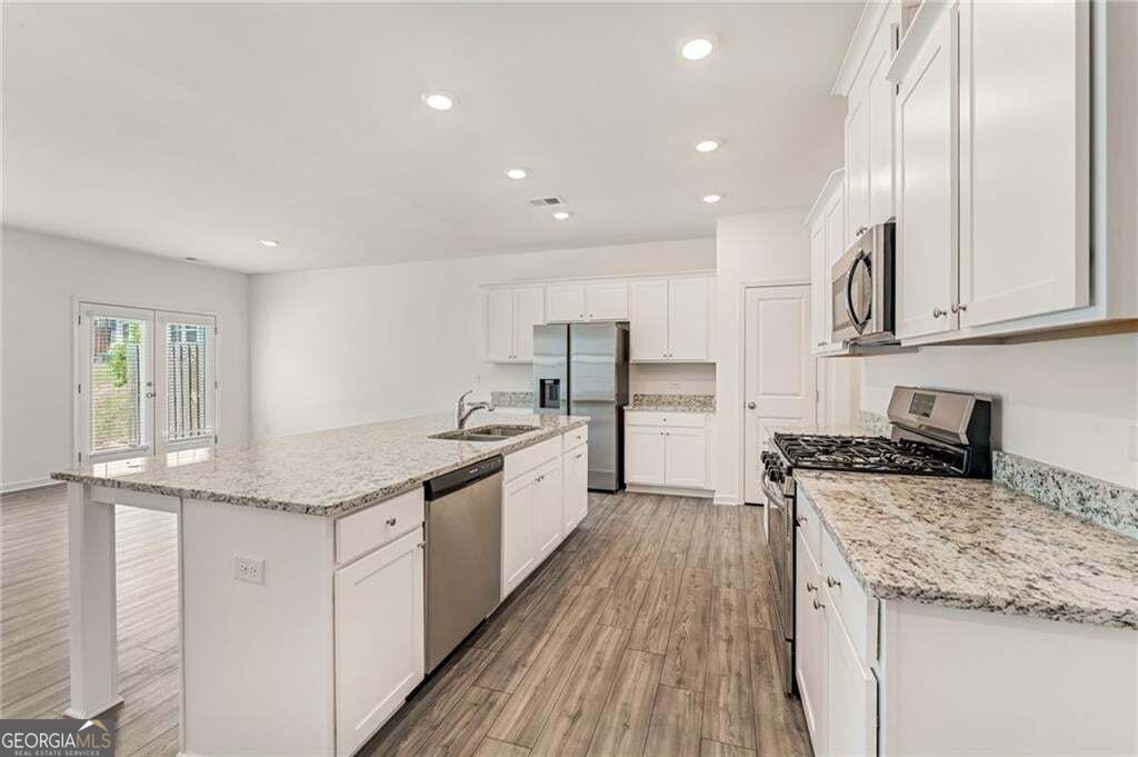 649 Isom Walk Property Photo 6