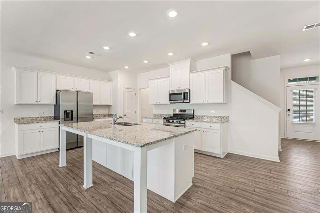 649 Isom Walk Property Photo 7
