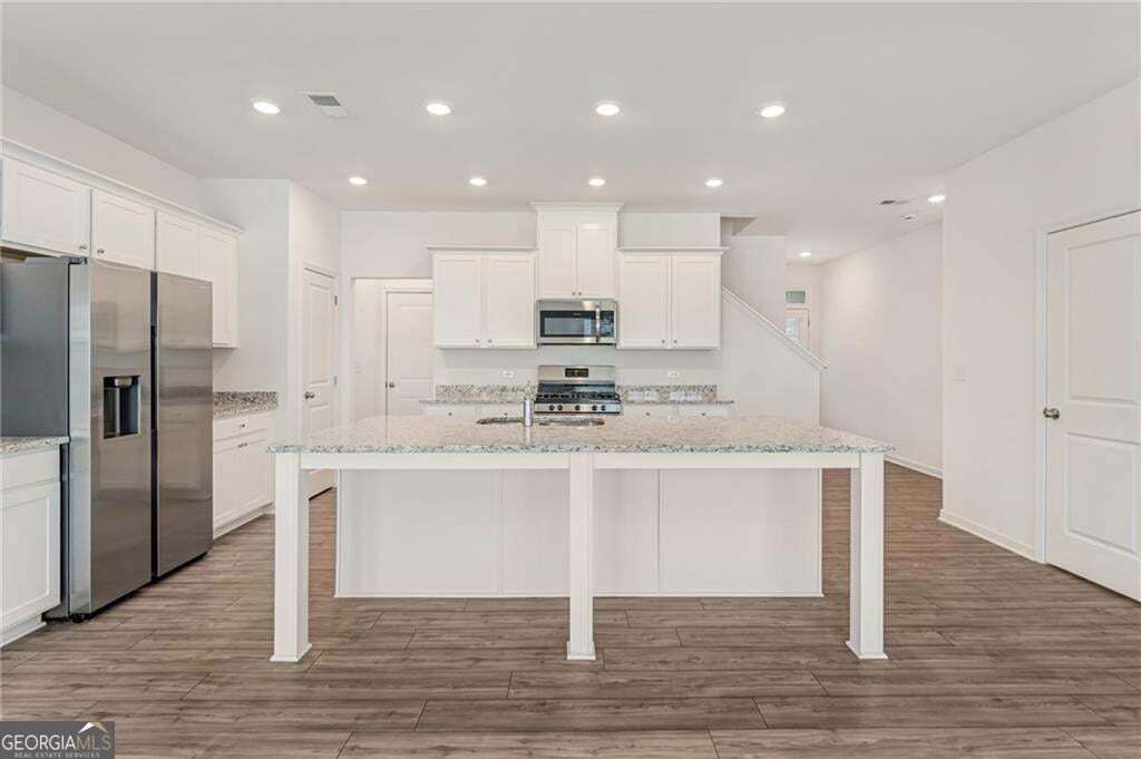 649 Isom Walk Property Photo 8