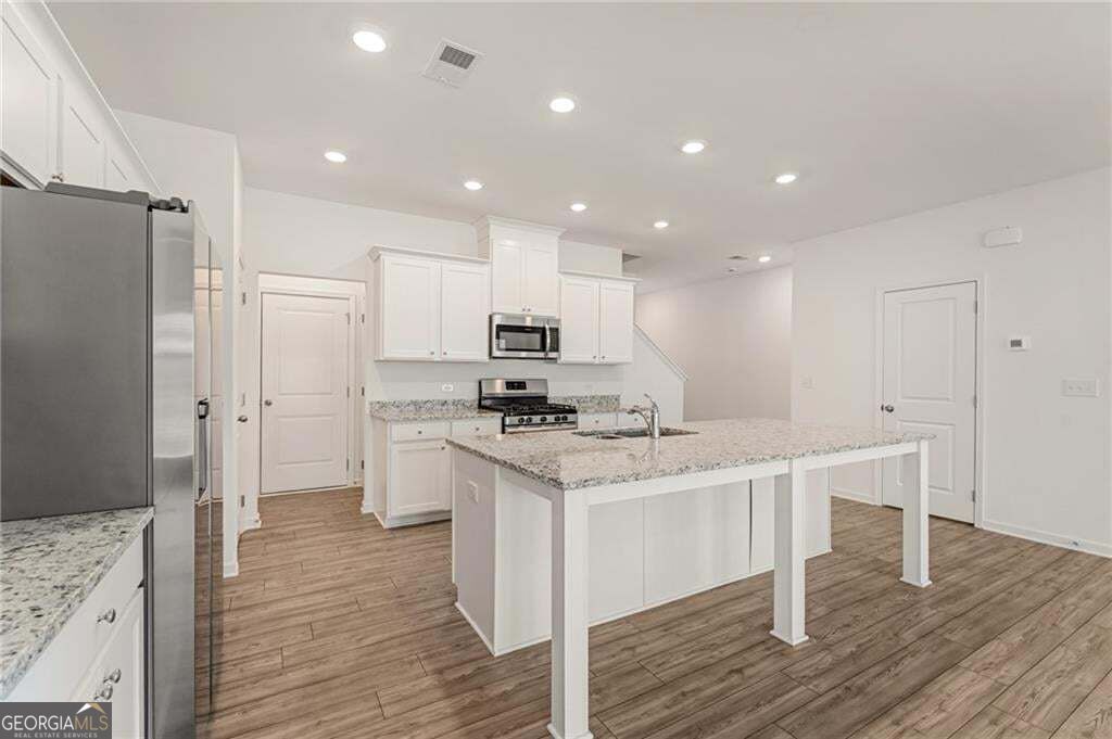 649 Isom Walk Property Photo 9