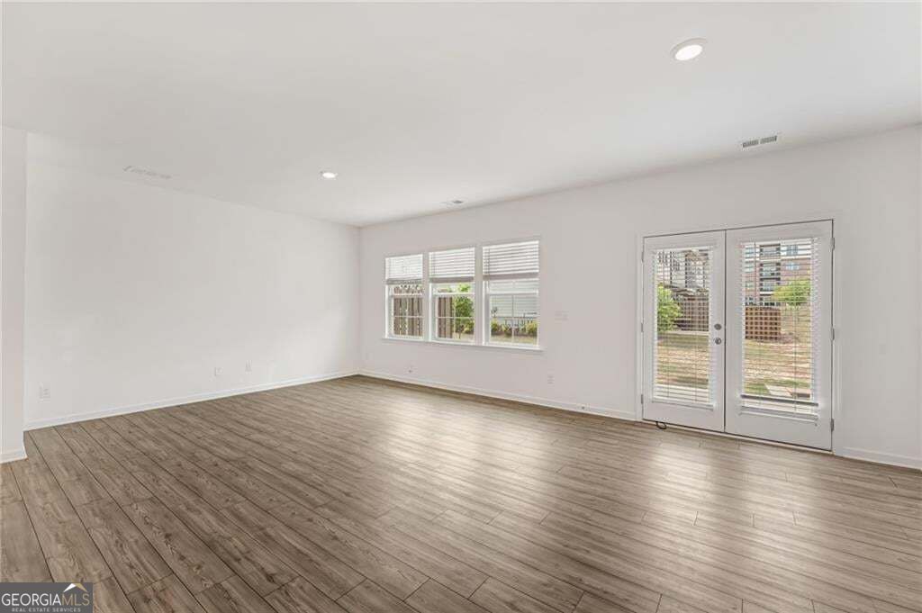 649 Isom Walk Property Photo 12