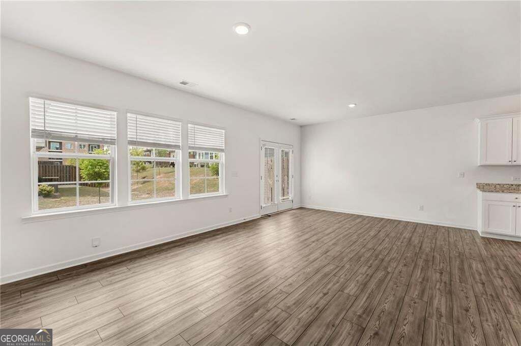 649 Isom Walk Property Photo 13