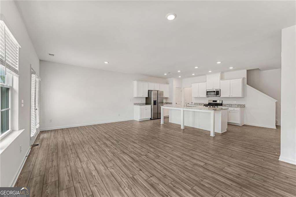 649 Isom Walk Property Photo 14