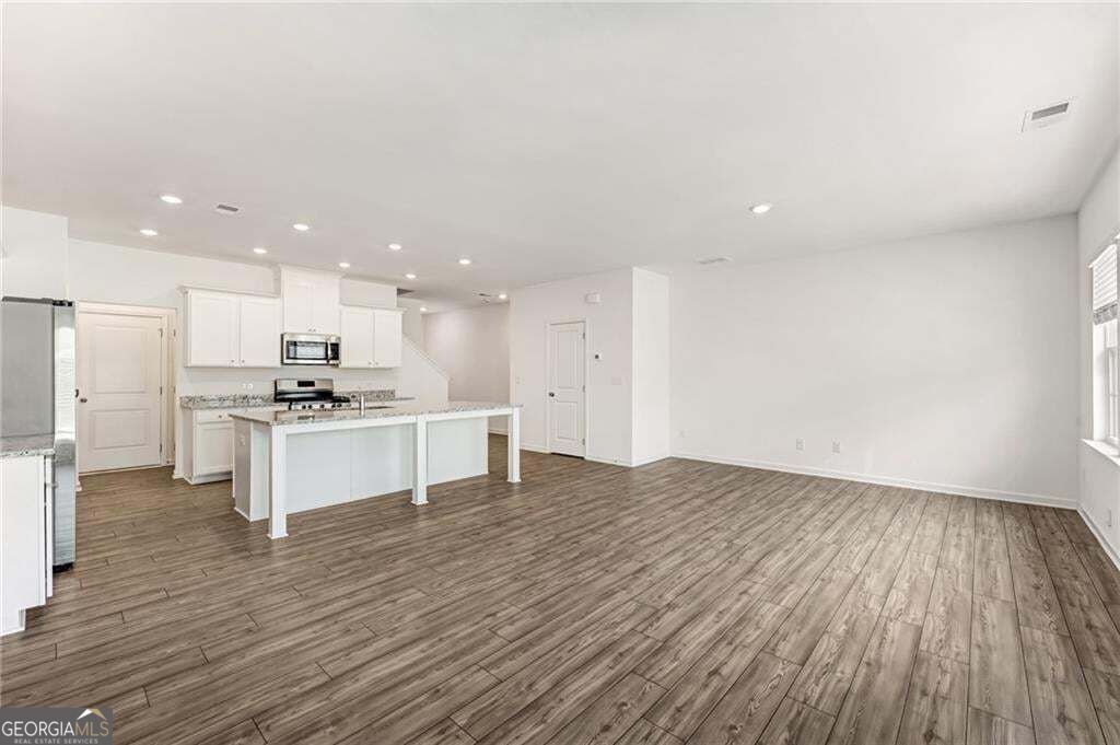 649 Isom Walk Property Photo 15