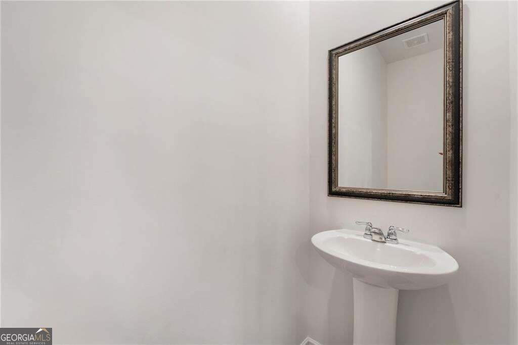 649 Isom Walk Property Photo 16