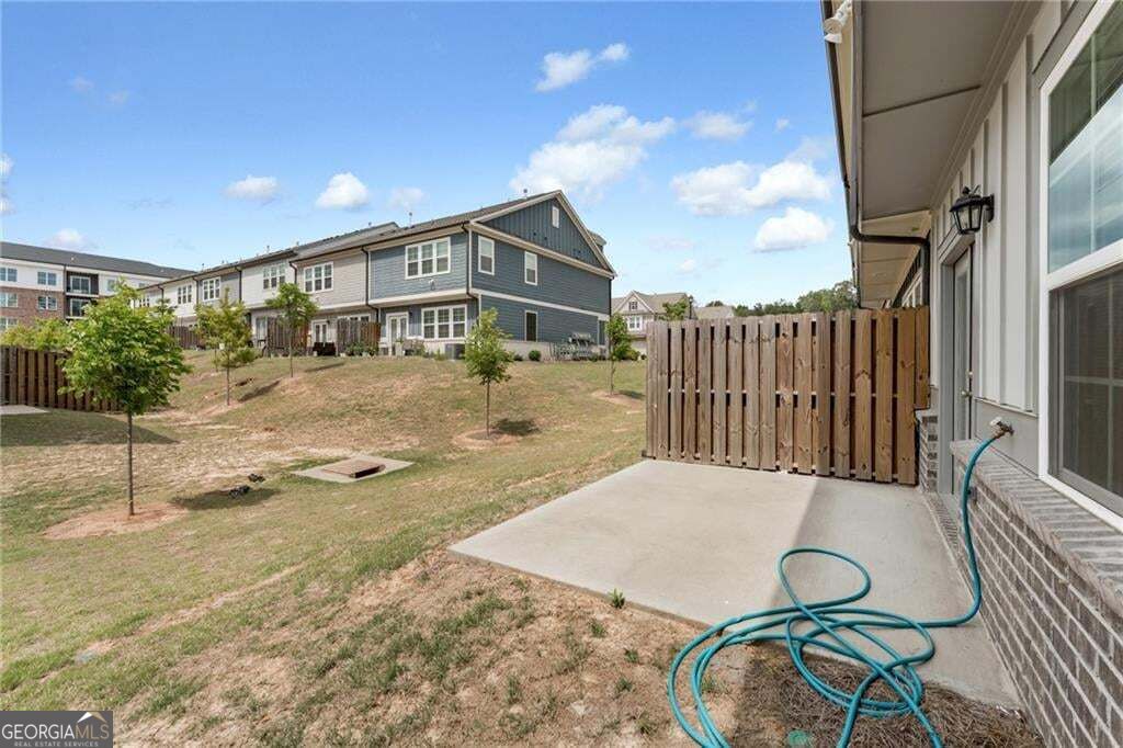 649 Isom Walk Property Photo 17