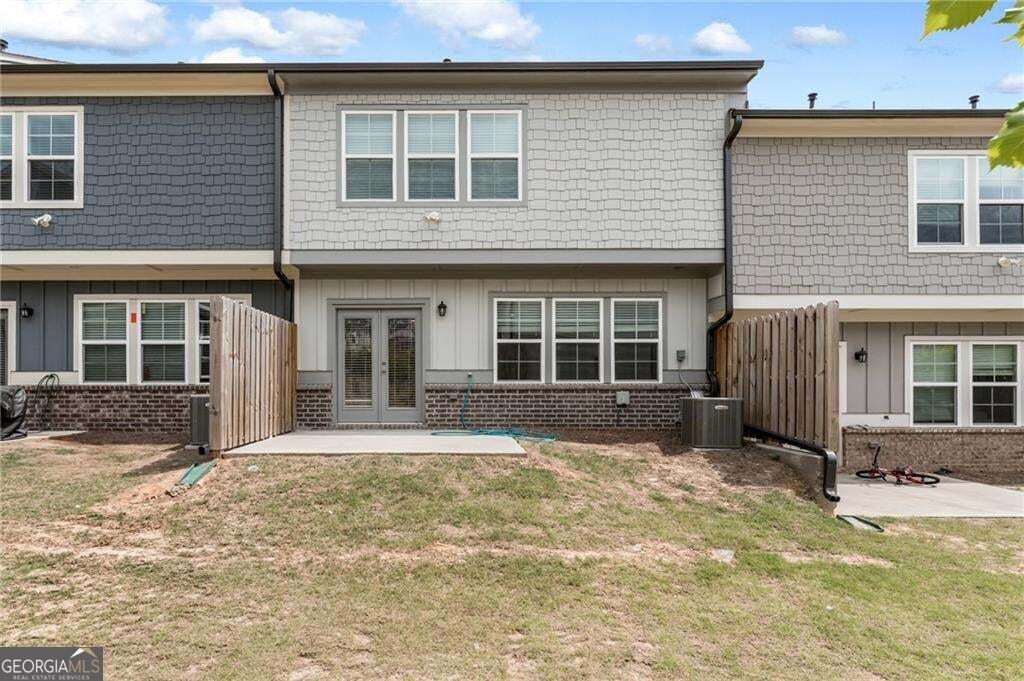 649 Isom Walk Property Photo 18