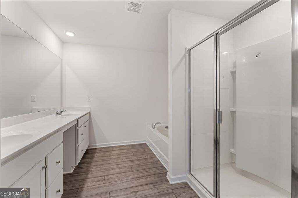 649 Isom Walk Property Photo 22