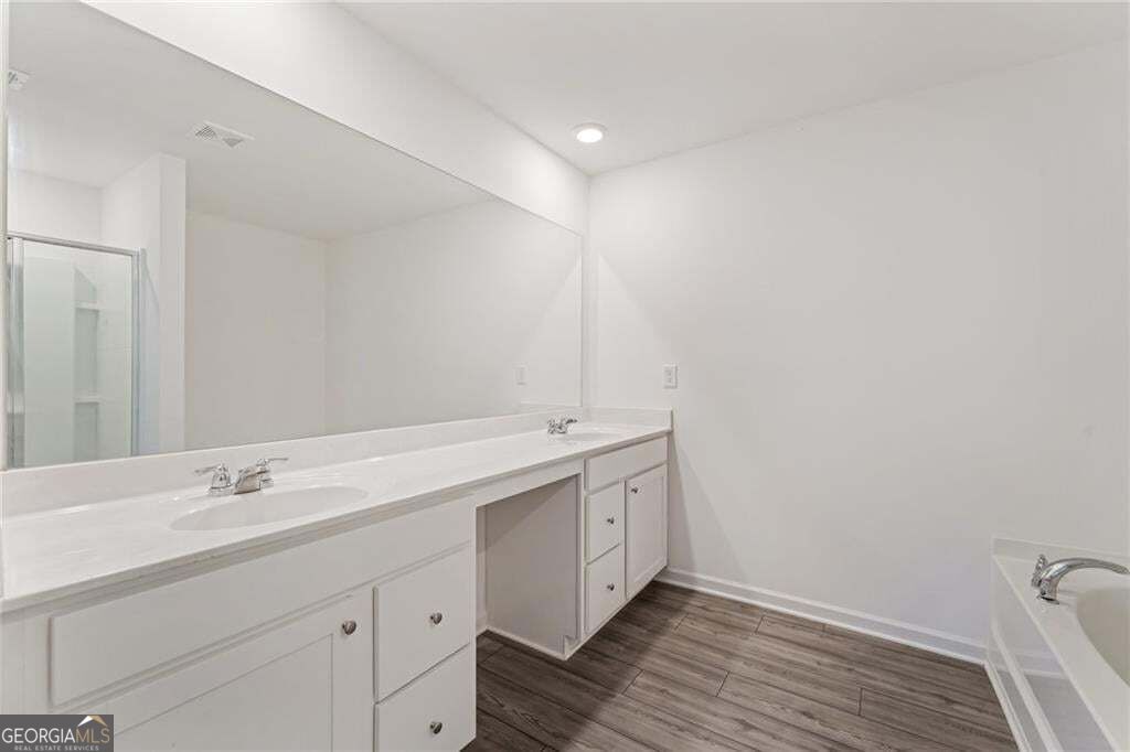 649 Isom Walk Property Photo 23