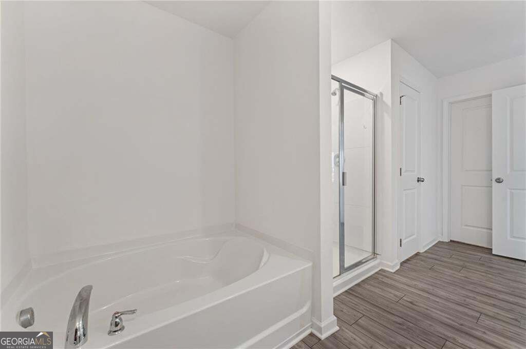 649 Isom Walk Property Photo 24
