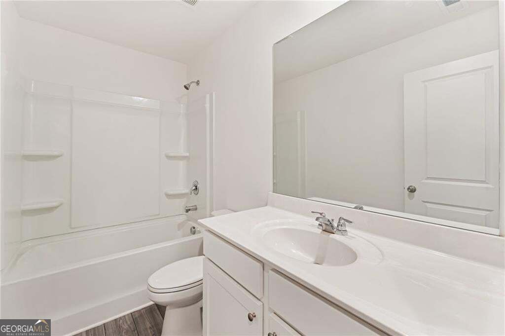 649 Isom Walk Property Photo 27