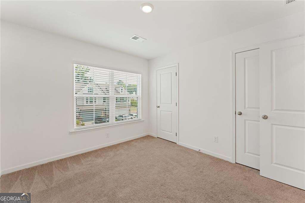 649 Isom Walk Property Photo 28