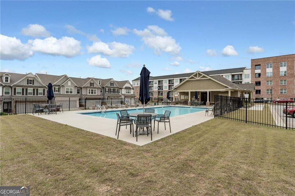 649 Isom Walk Property Photo 30