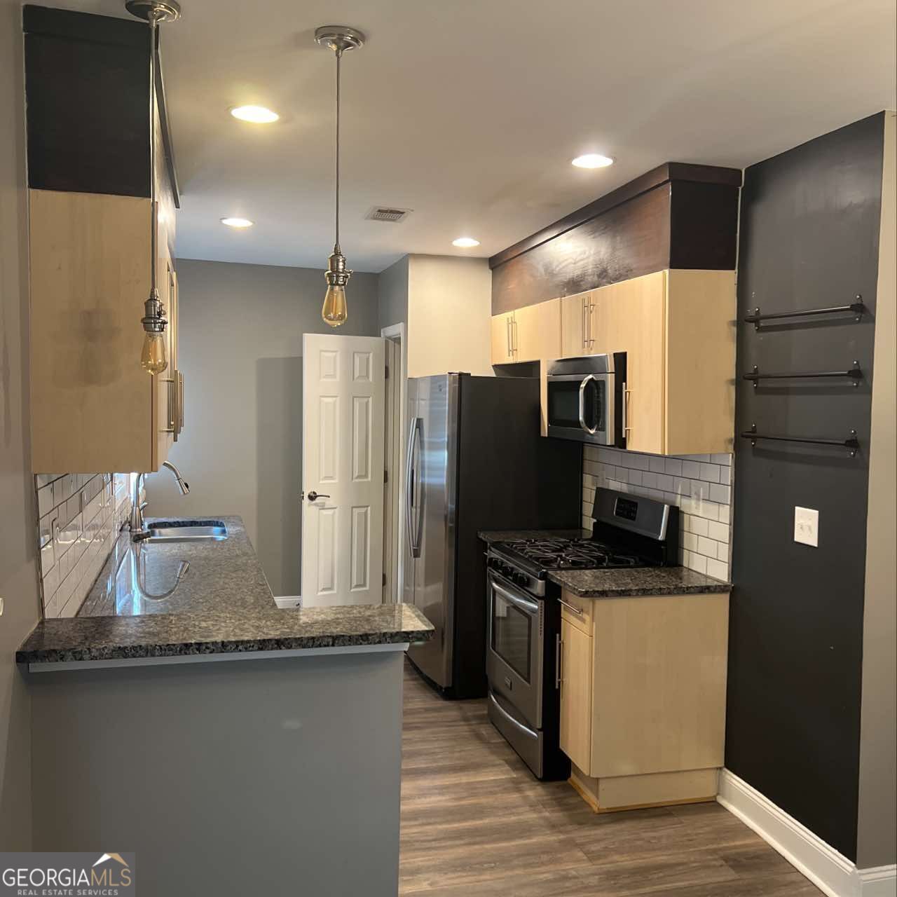 784 Hillmont Avenue Property Photo 2
