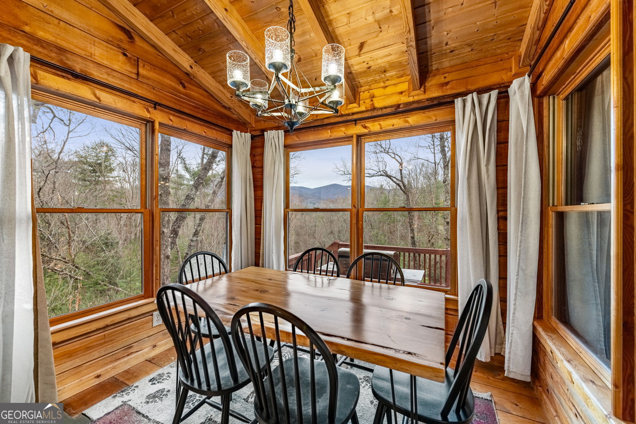 1822 Hidden Lake Drive Property Photo 3