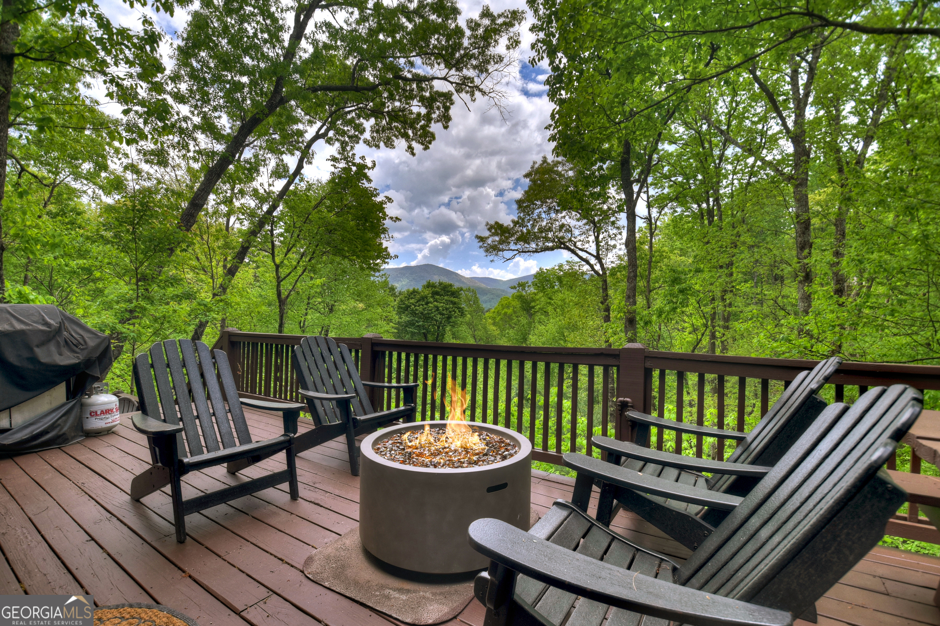 1822 Hidden Lake Drive Property Photo 7