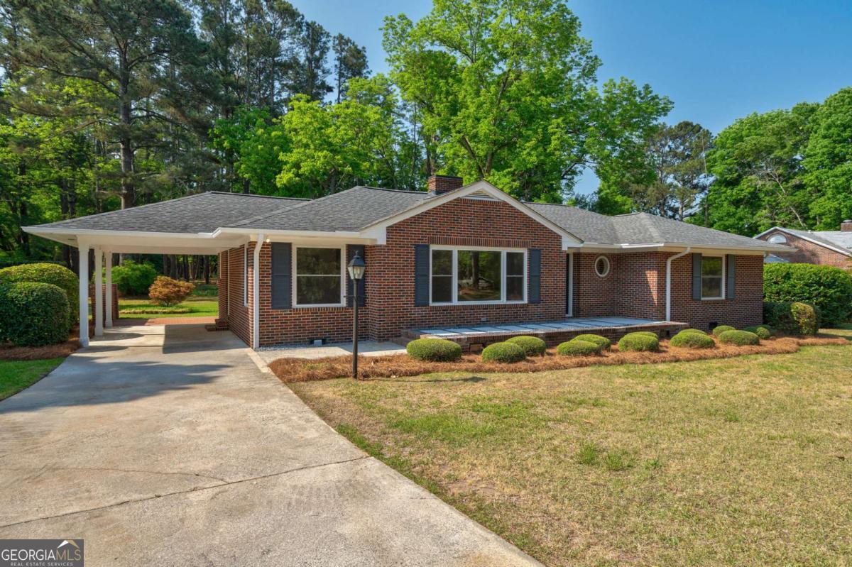 1310 Lincolnton Property Photo 2