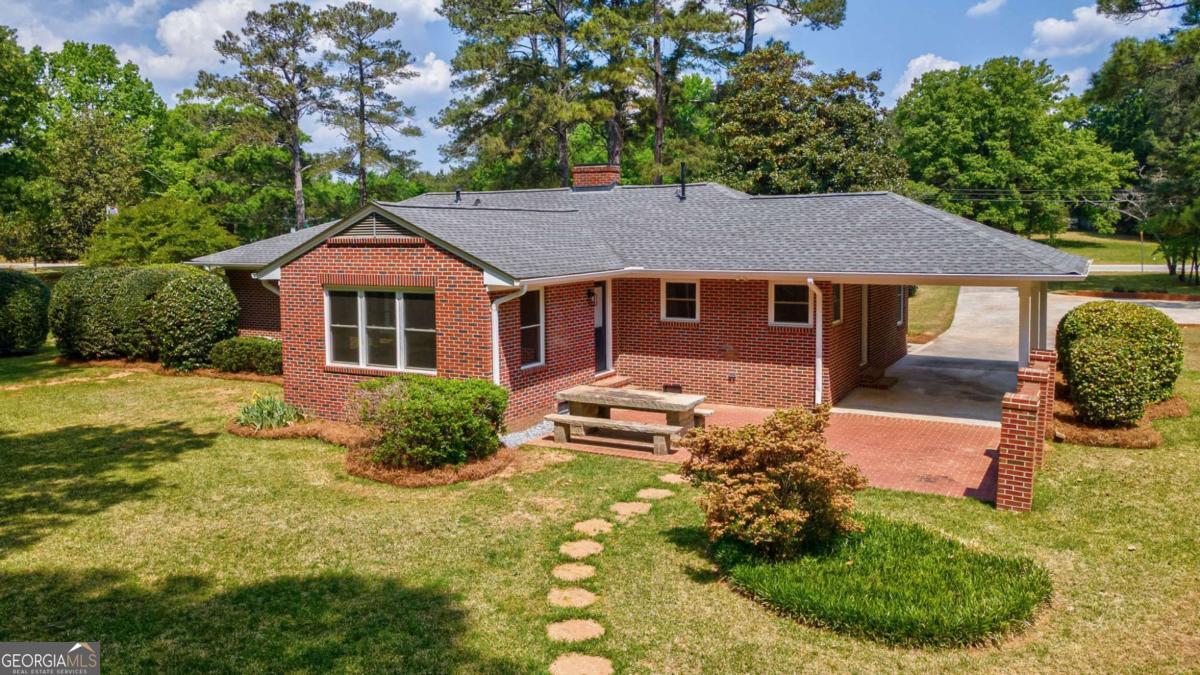 1310 Lincolnton Property Photo 8