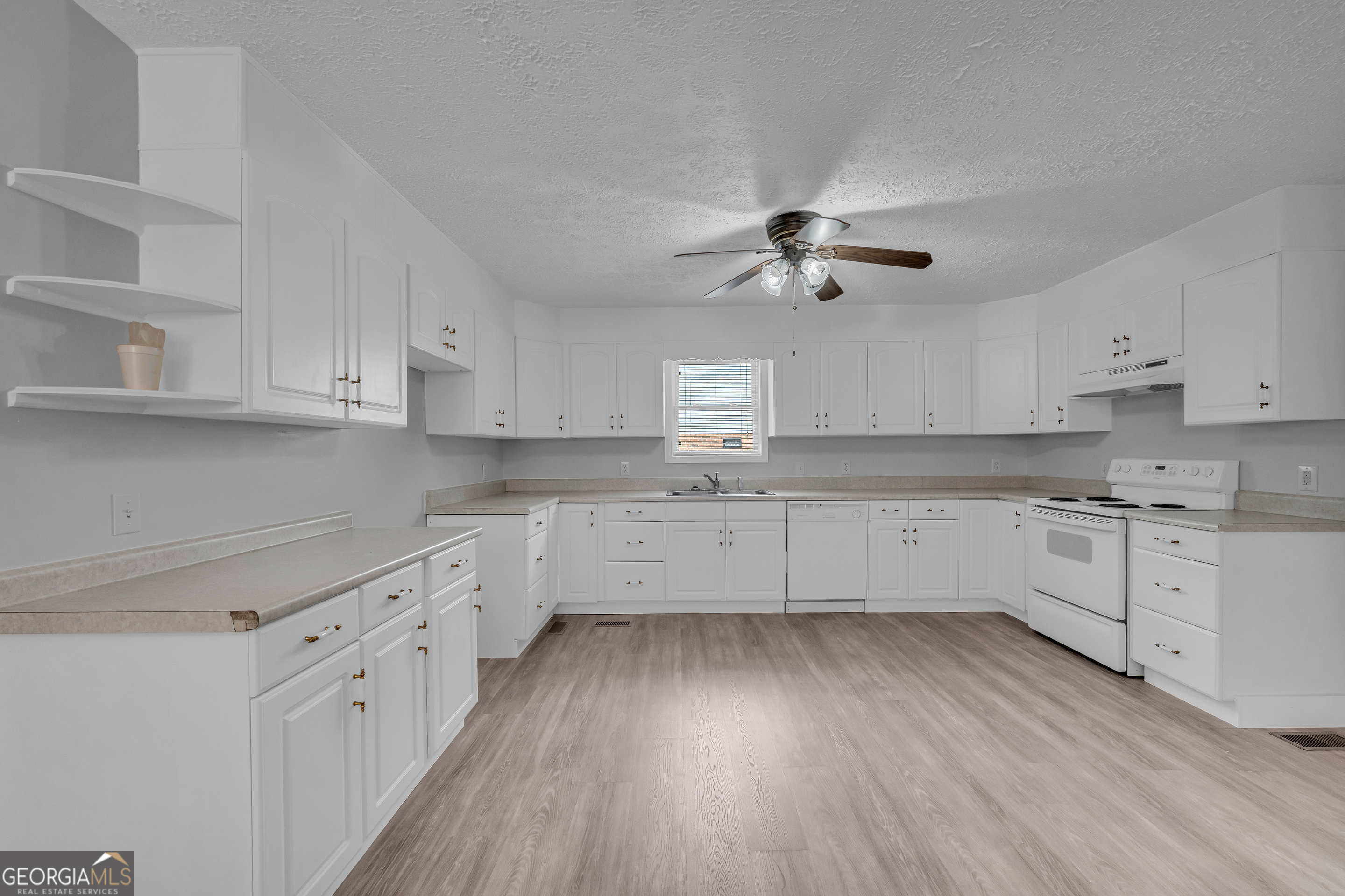 99 Parker Street Property Photo 44