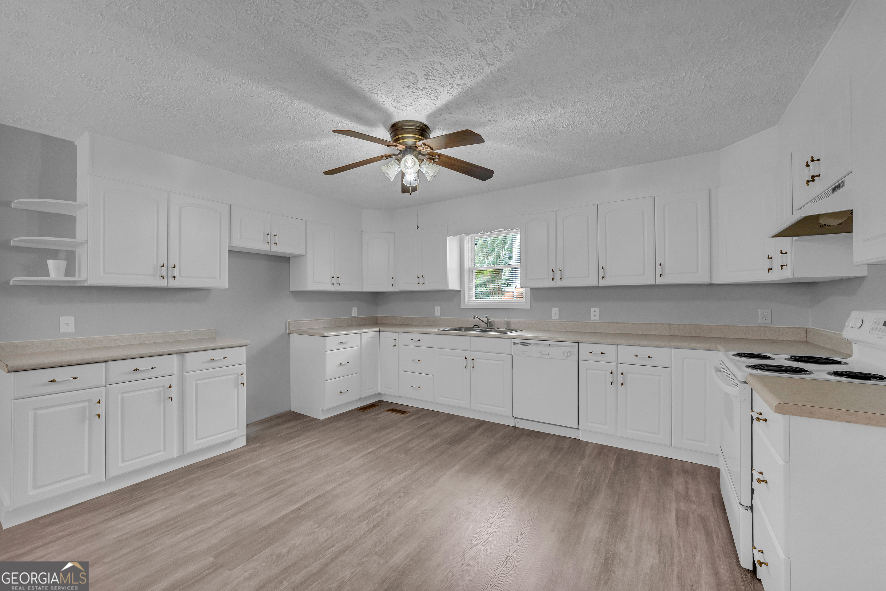 99 Parker Street Property Photo 45