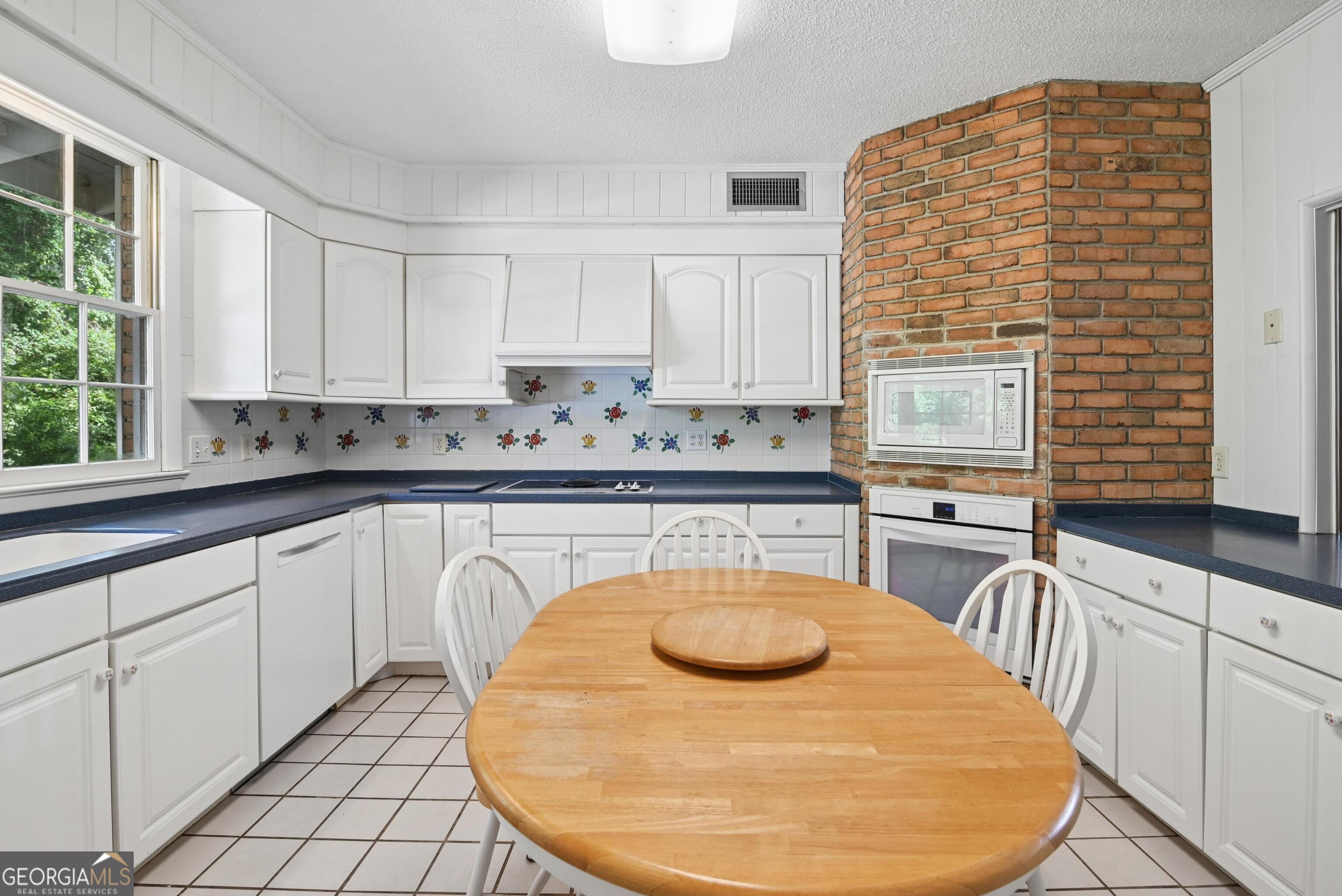 180 Saint Clair Drive Property Photo 10
