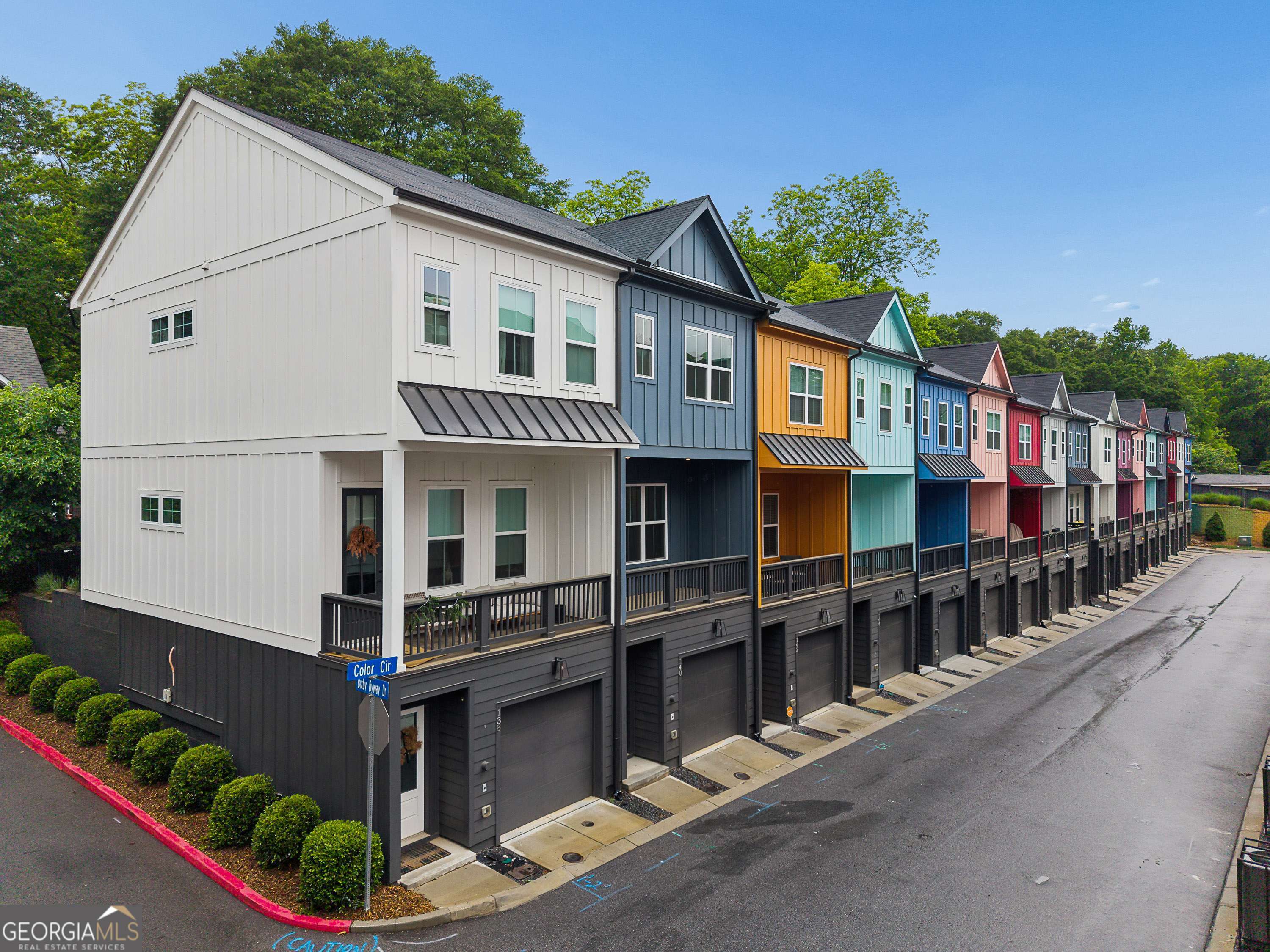 140 COLOR Circle Property Photo 1