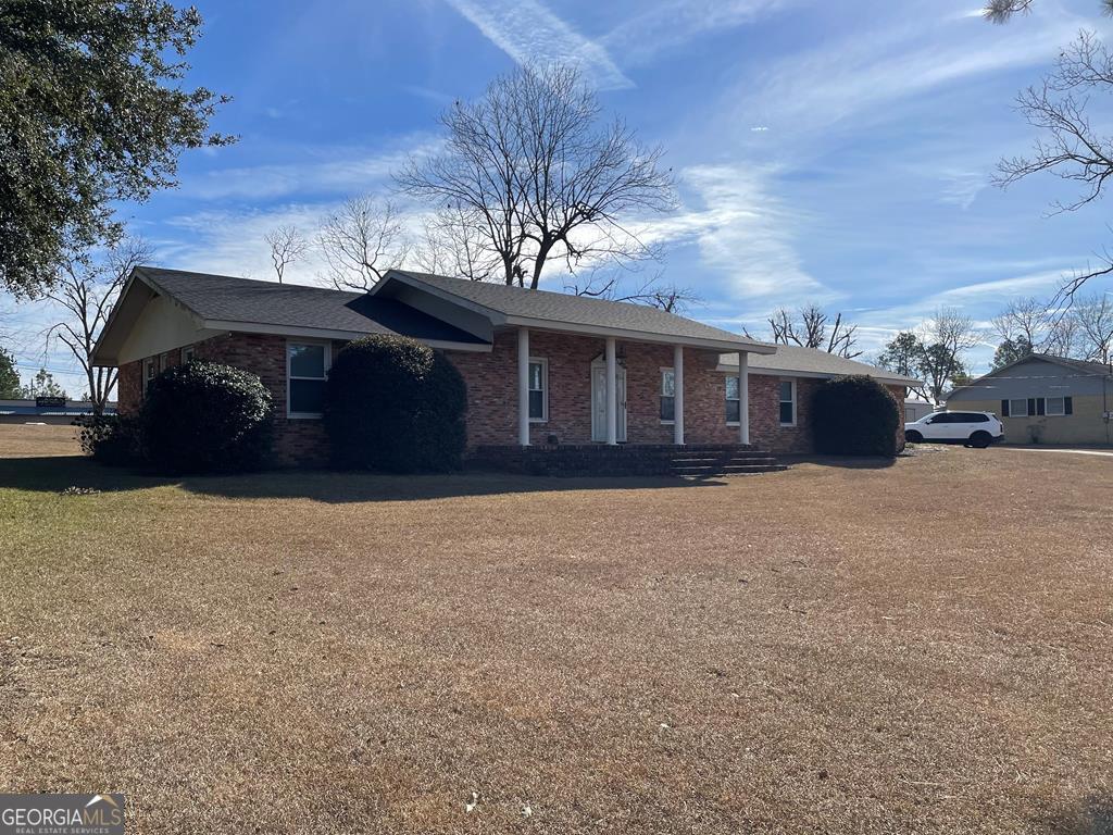 708 Clyde Property Photo 2