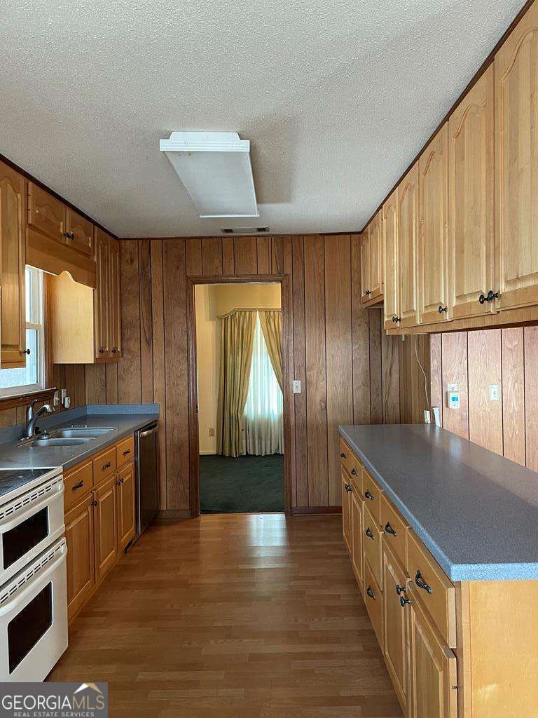 708 Clyde Property Photo 4