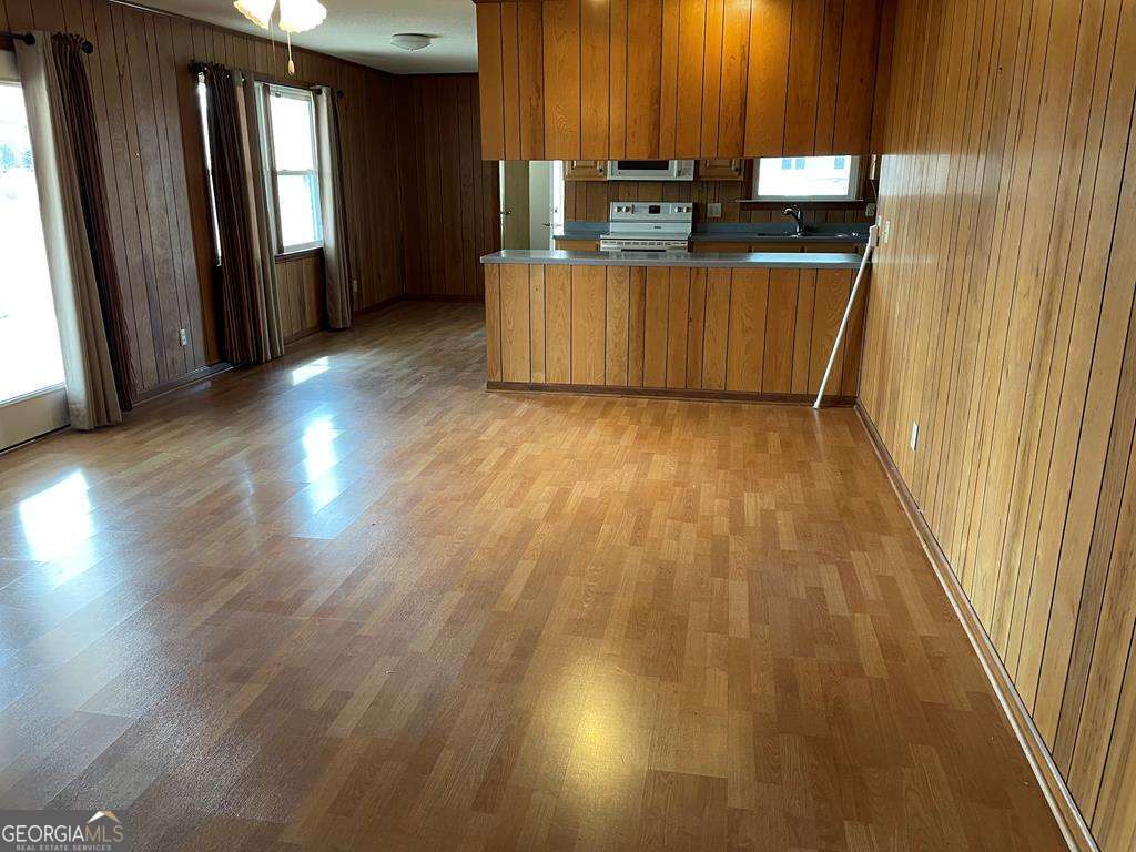 708 Clyde Property Photo 6