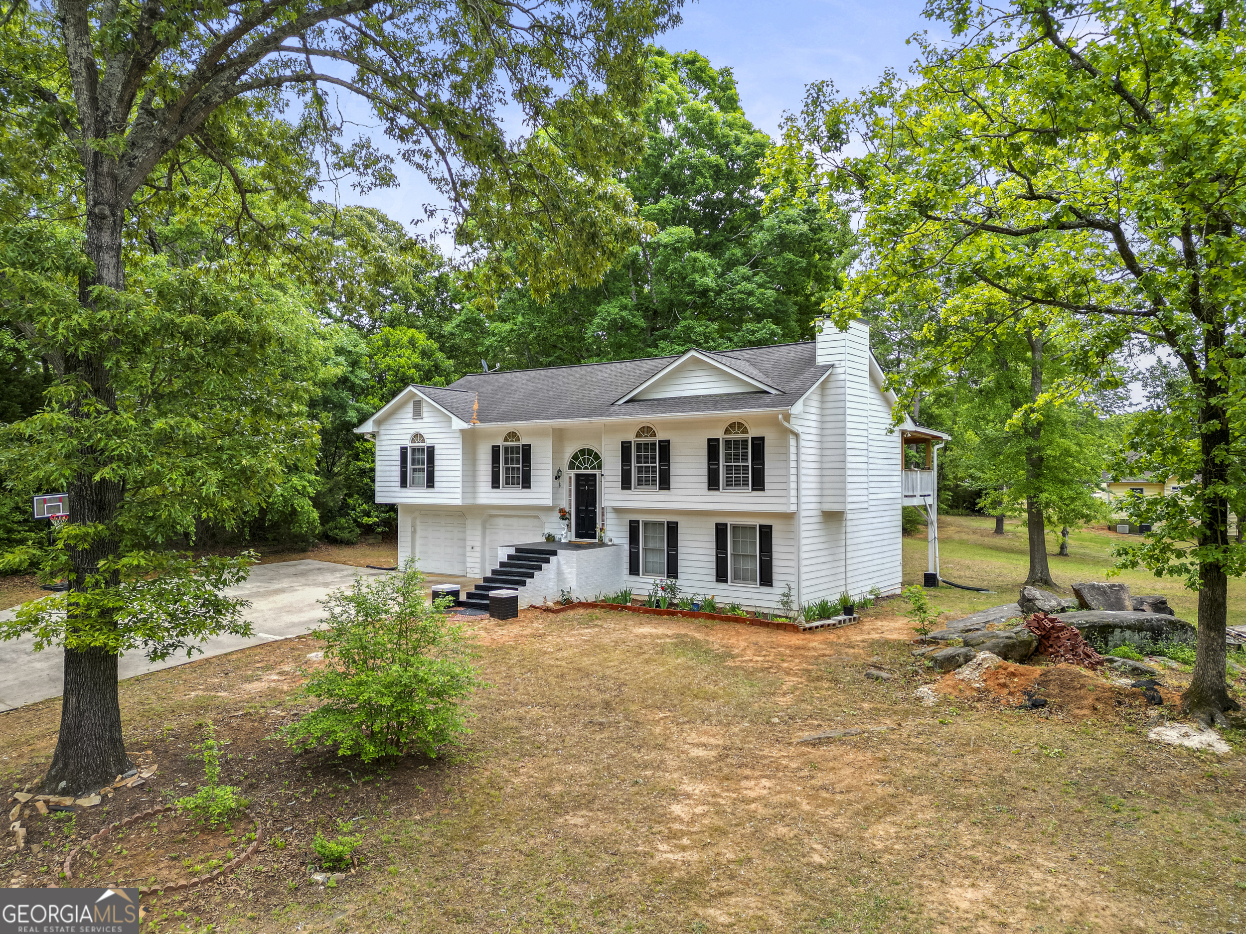 143 Stoneview Drive Property Photo 2