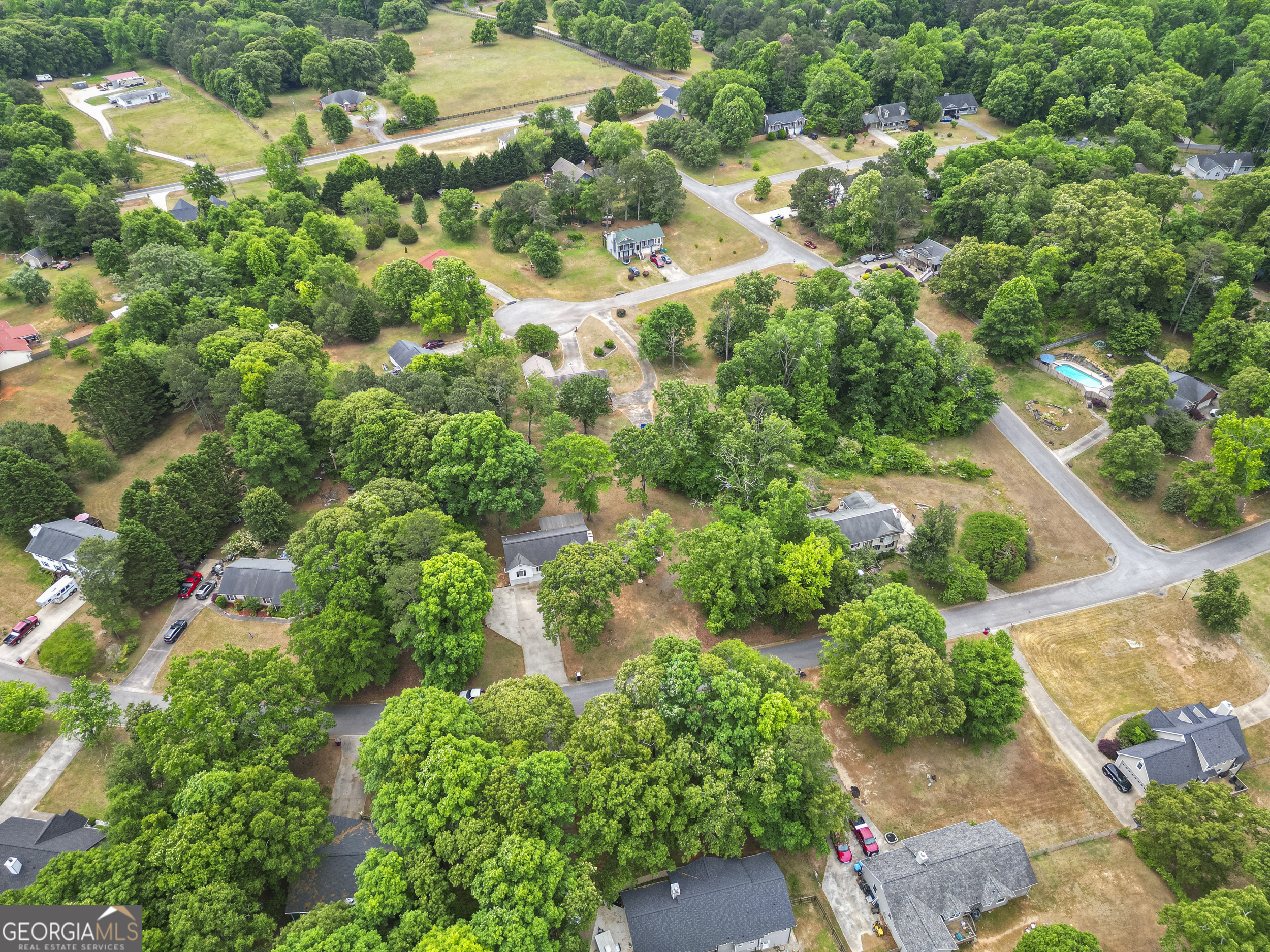 143 Stoneview Drive Property Photo 3