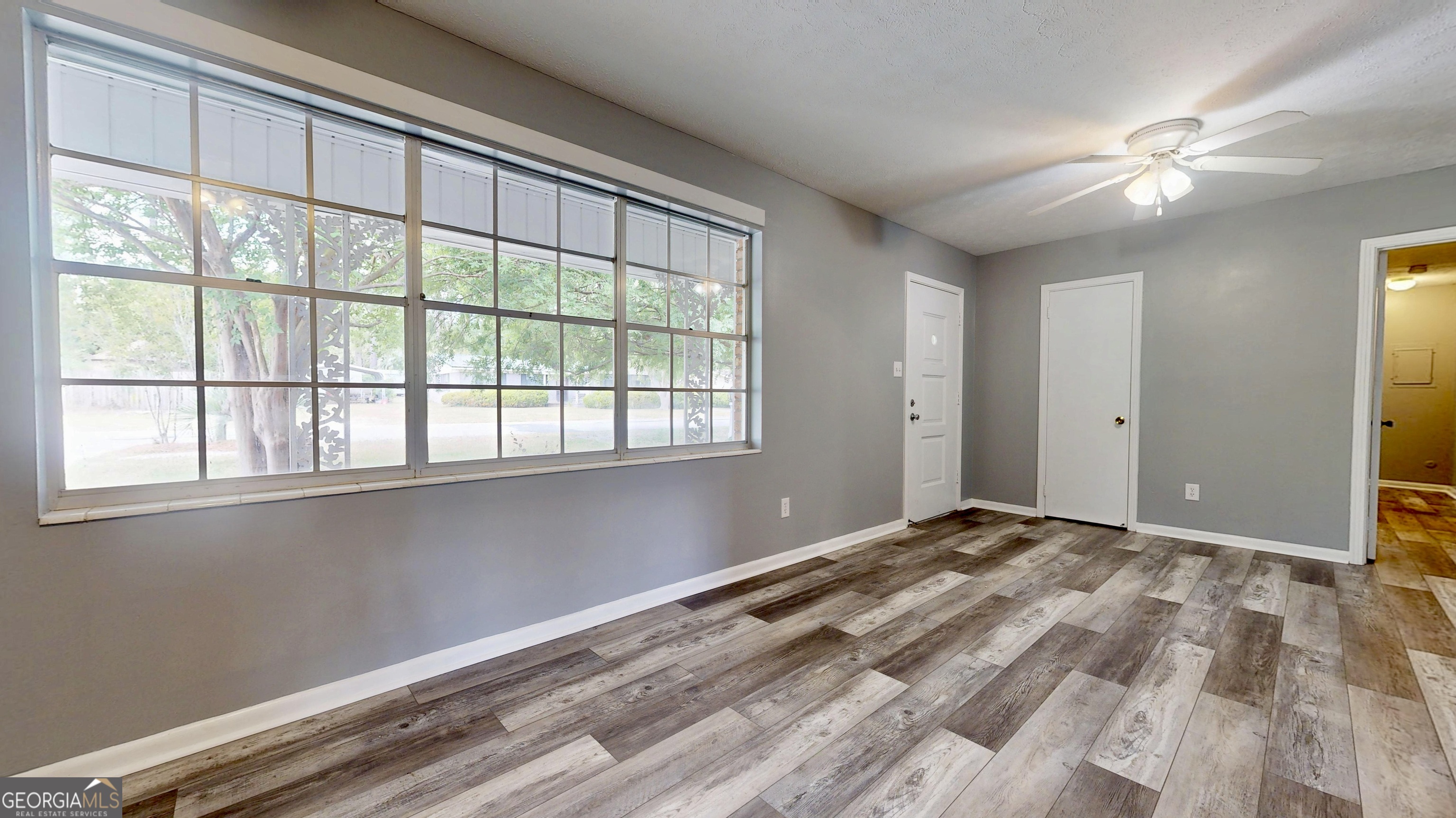 402 Pineview Drive Property Photo 3