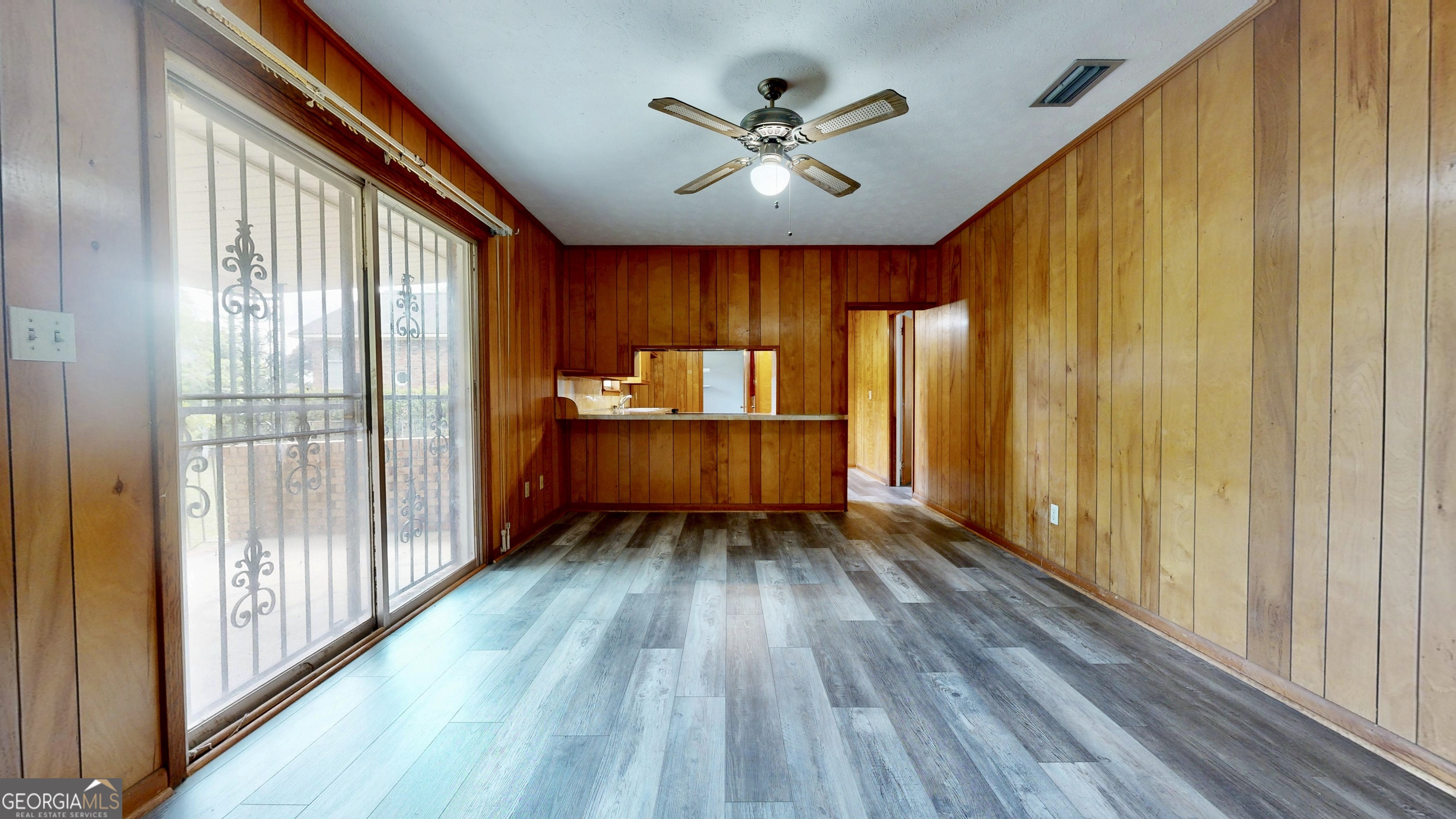 402 Pineview Drive Property Photo 4