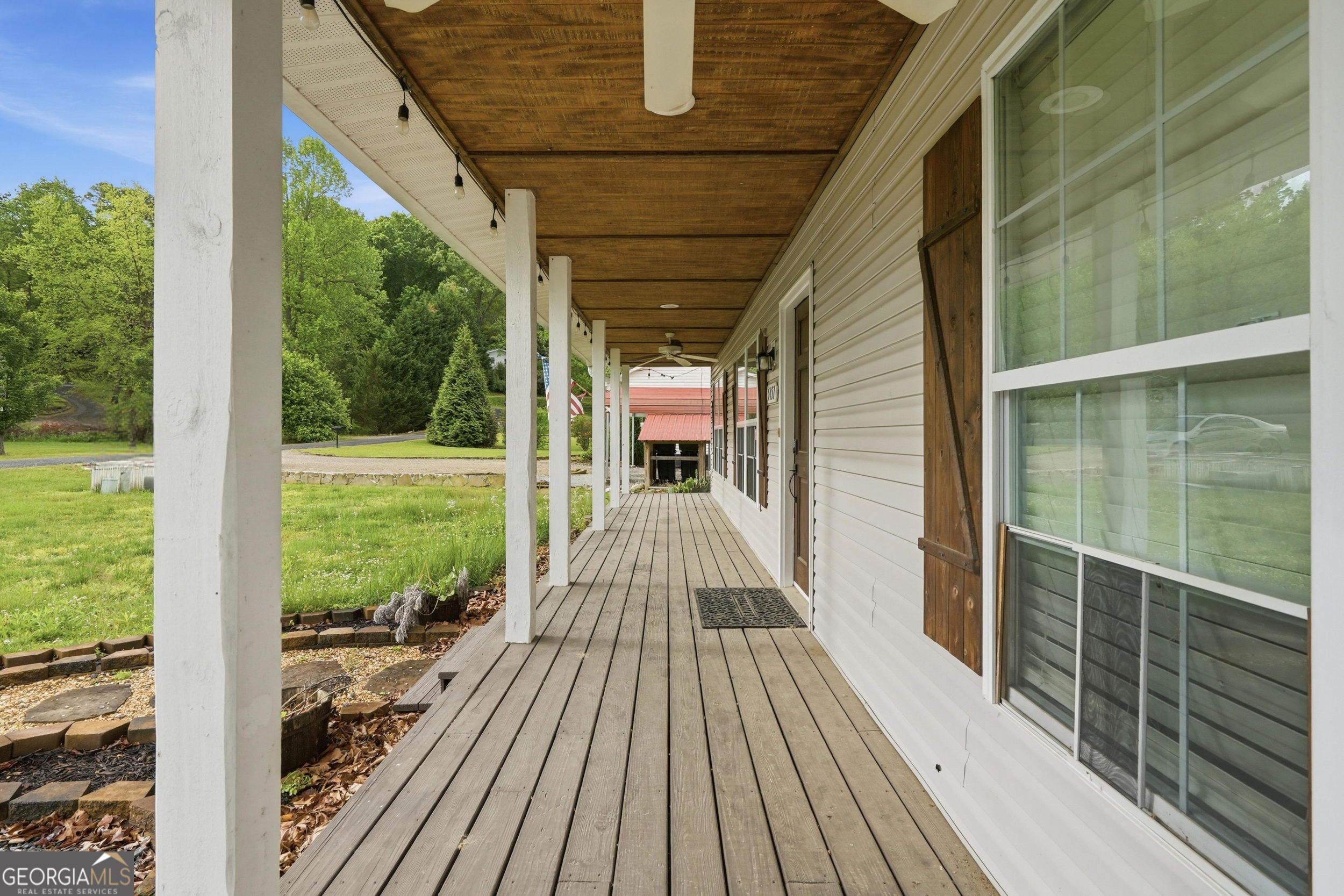 5457 Willow Springs Road Property Photo 4