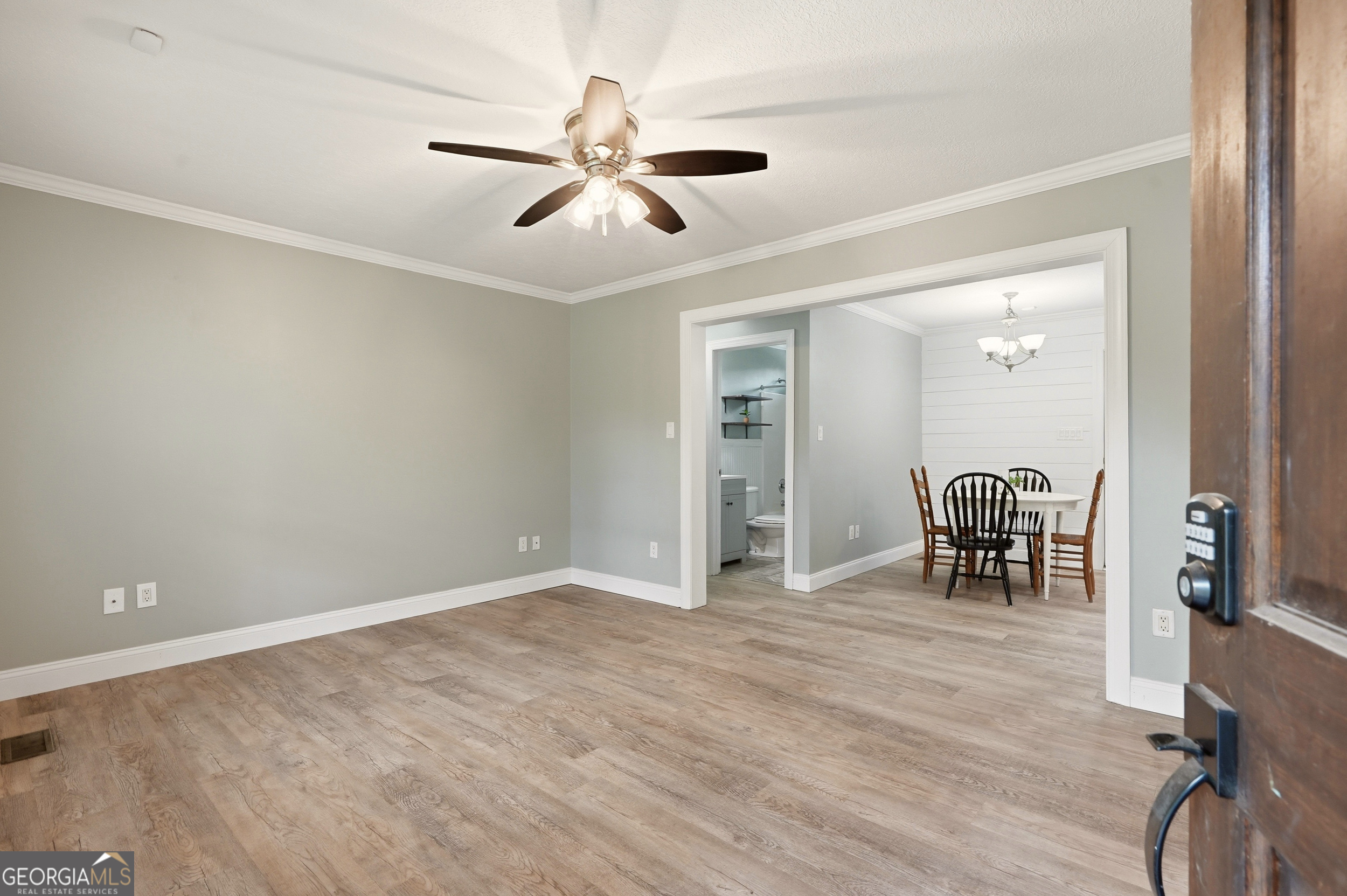 5457 Willow Springs Road Property Photo 5