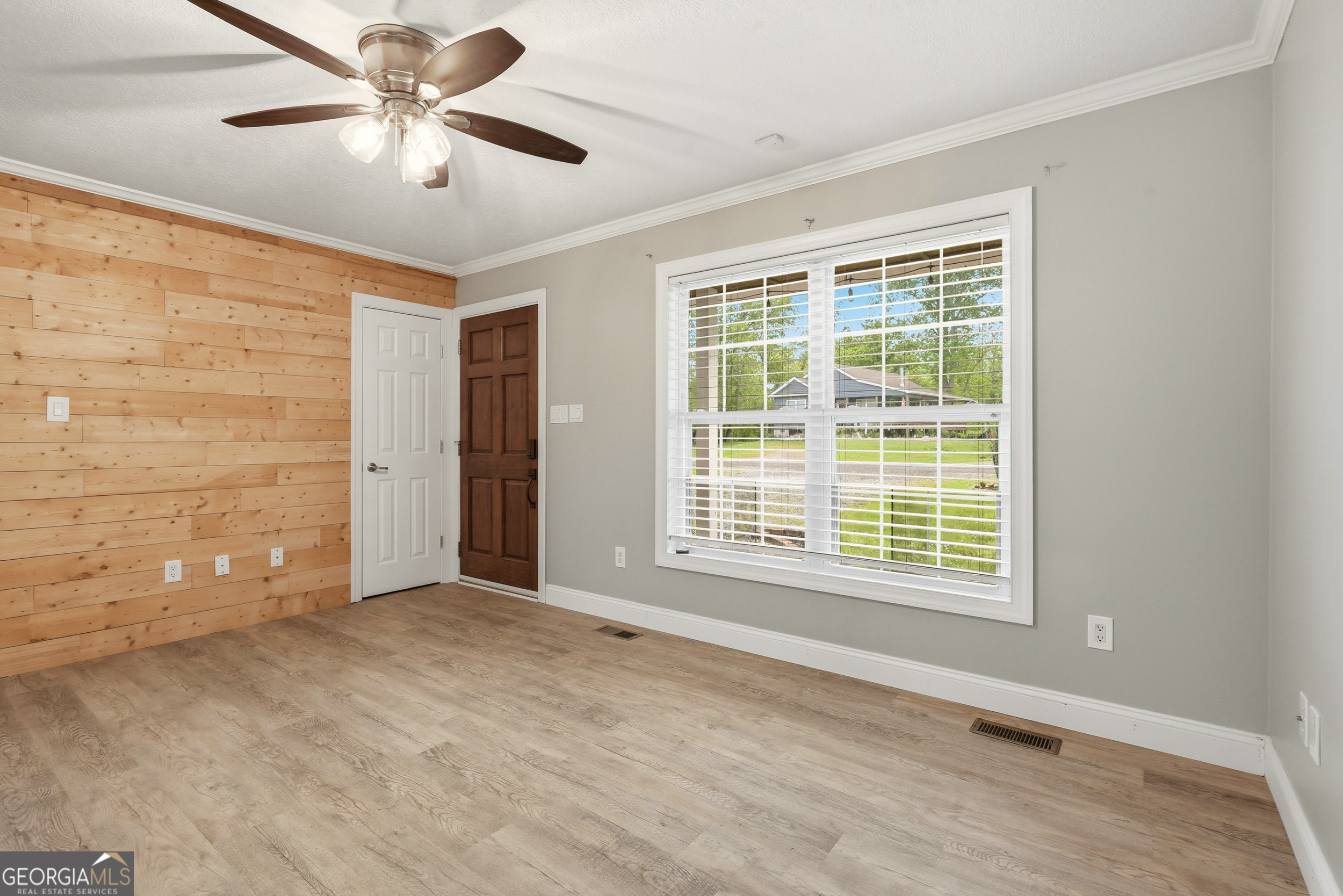 5457 Willow Springs Road Property Photo 6
