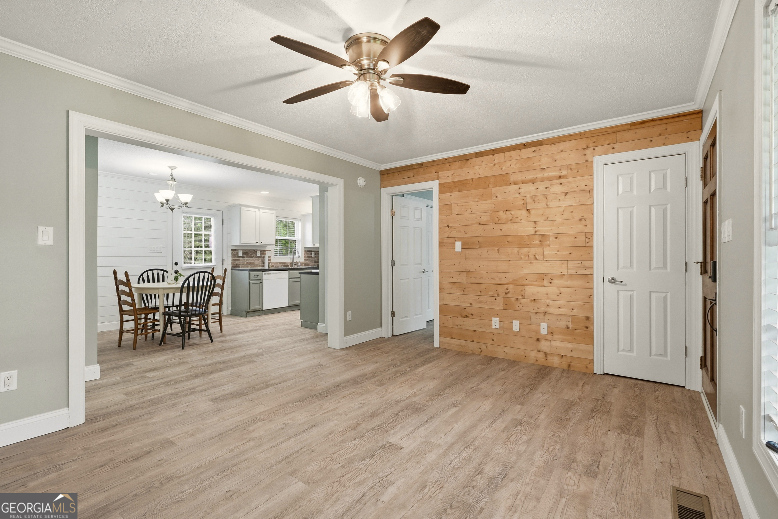 5457 Willow Springs Road Property Photo 7