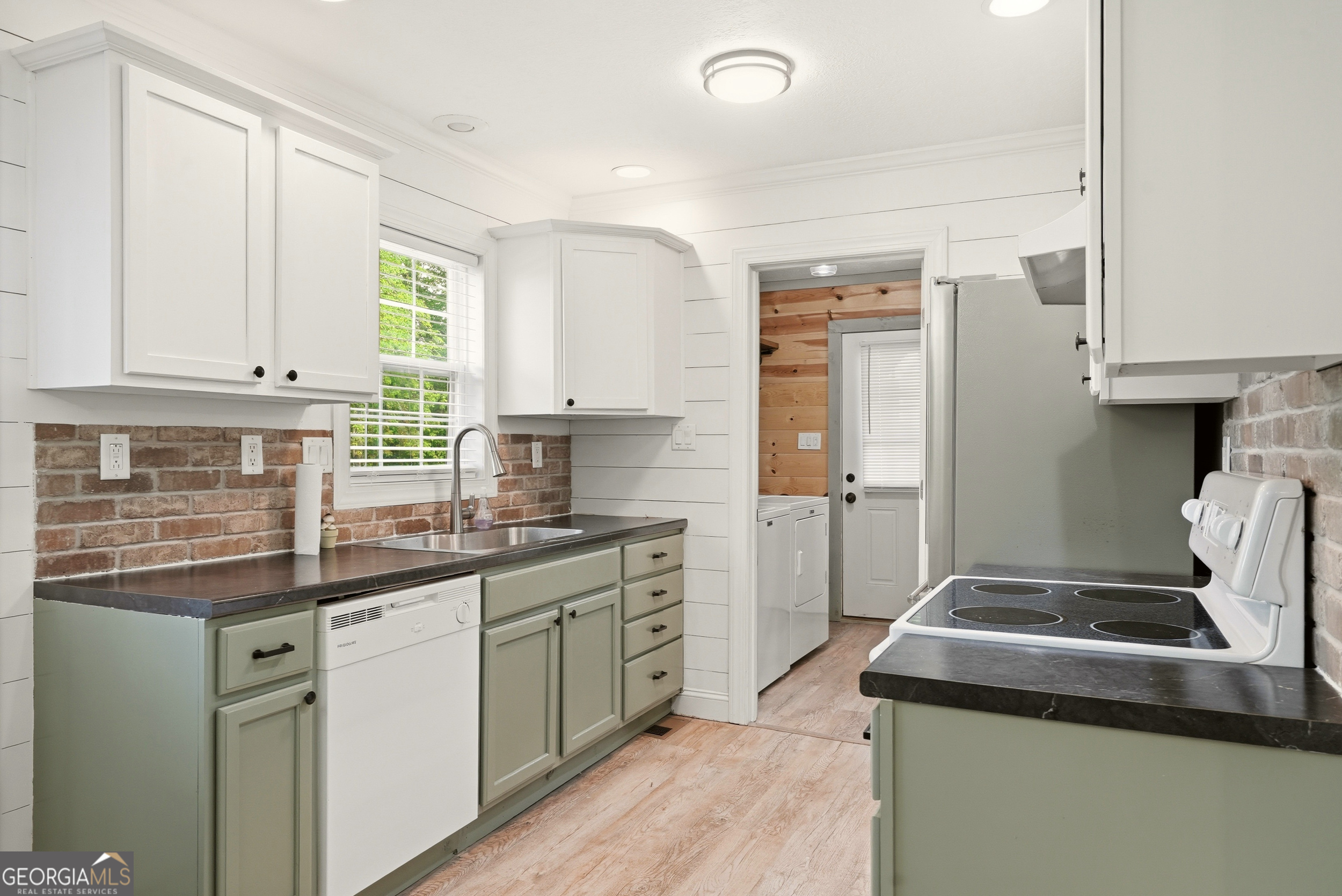 5457 Willow Springs Road Property Photo 8