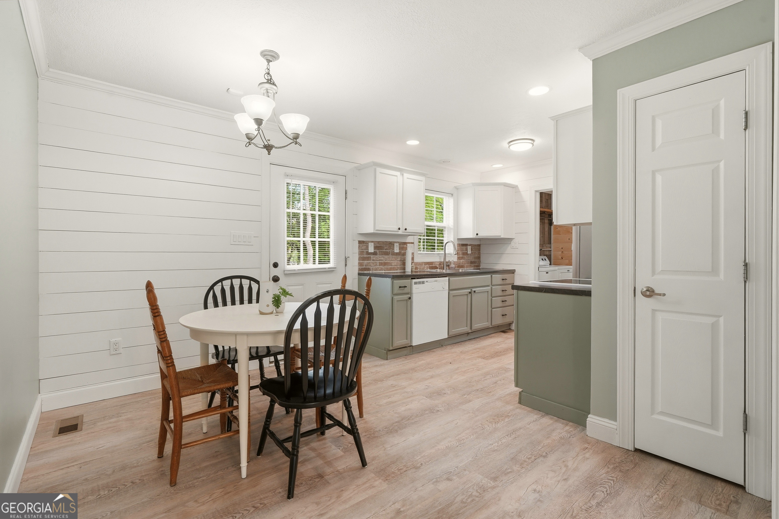 5457 Willow Springs Road Property Photo 10