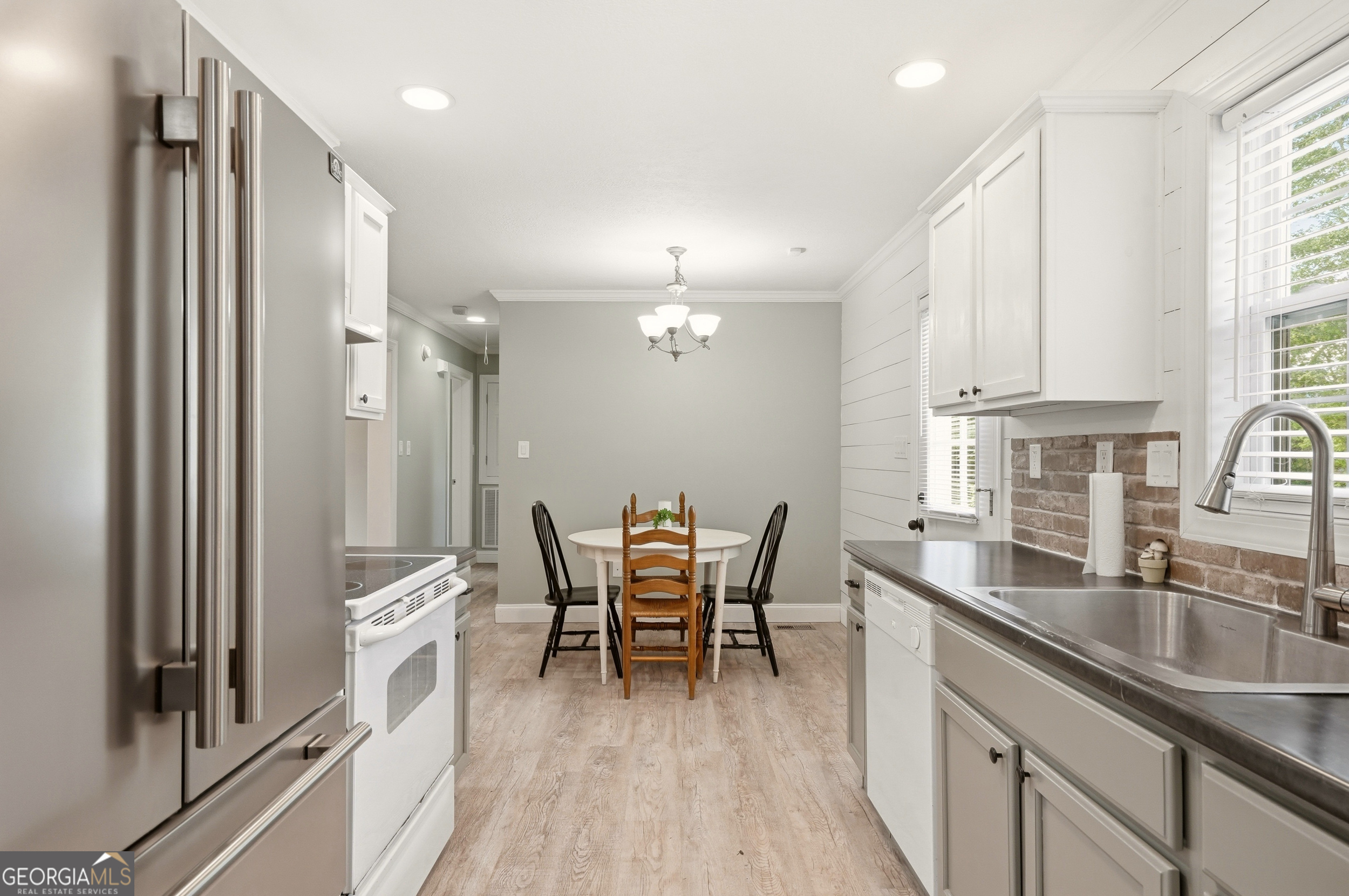 5457 Willow Springs Road Property Photo 11