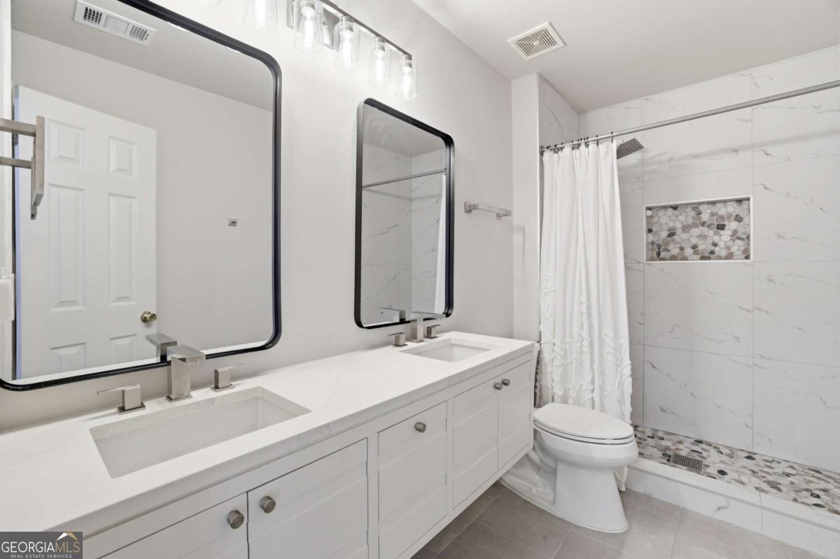1015 Windhaven Drive Property Photo 24