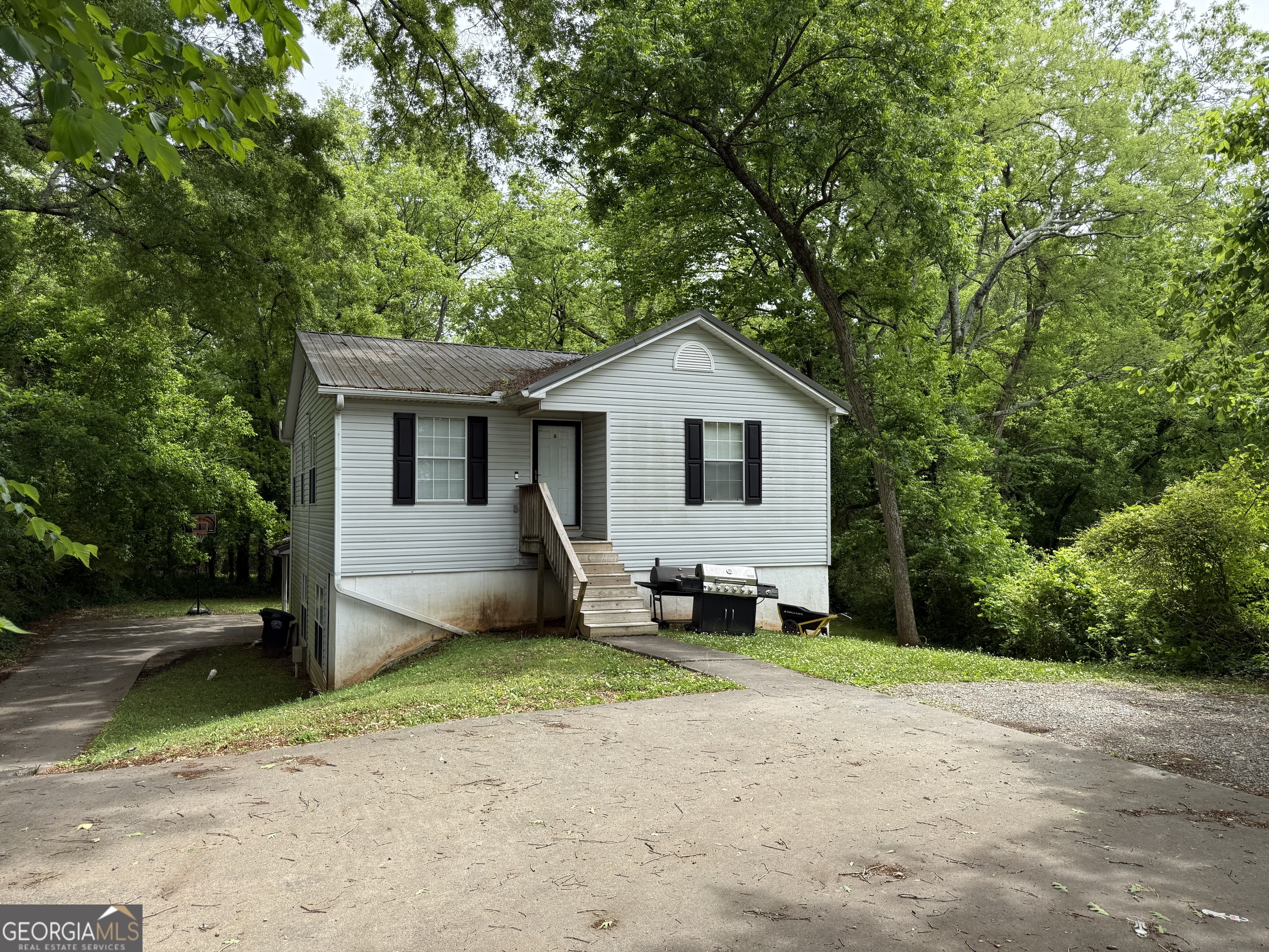 1300 Calhoun Avenue Ne Property Photo 2