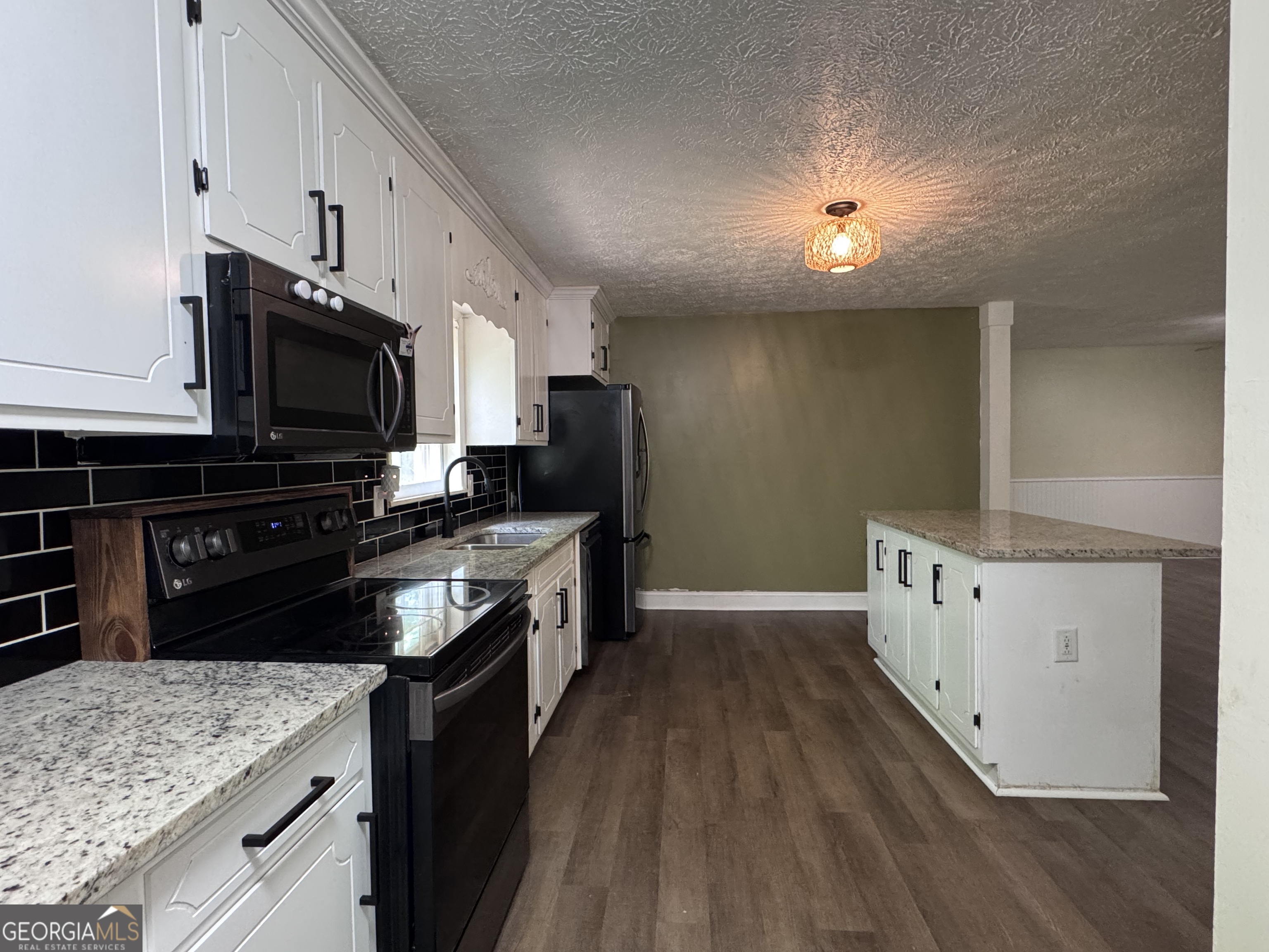 155 Dilmus Court Property Photo 4