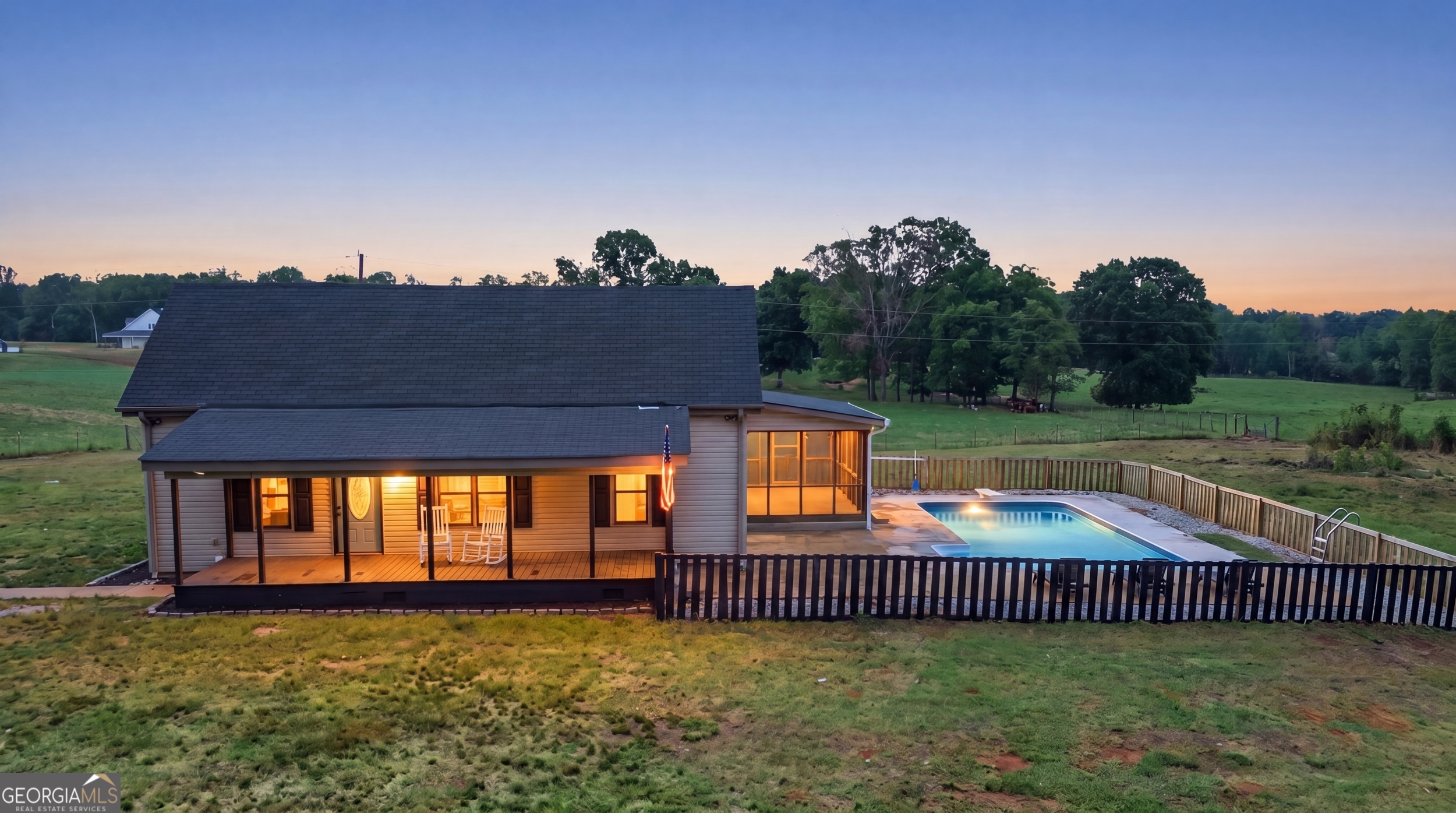 5525 Sandy Cross Road Property Photo 1